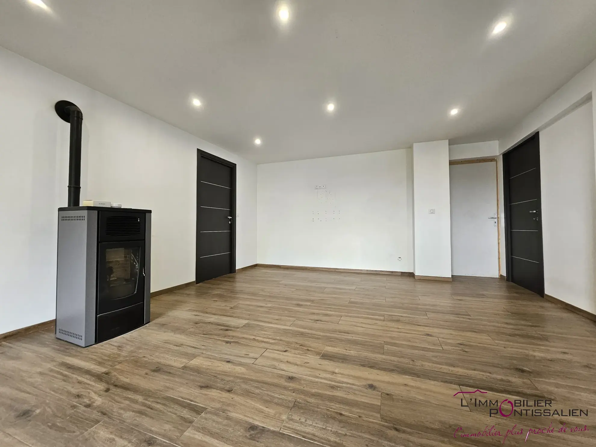 Appartement 3 pièces à Frasne avec grand potentiel de rénovation et garage 