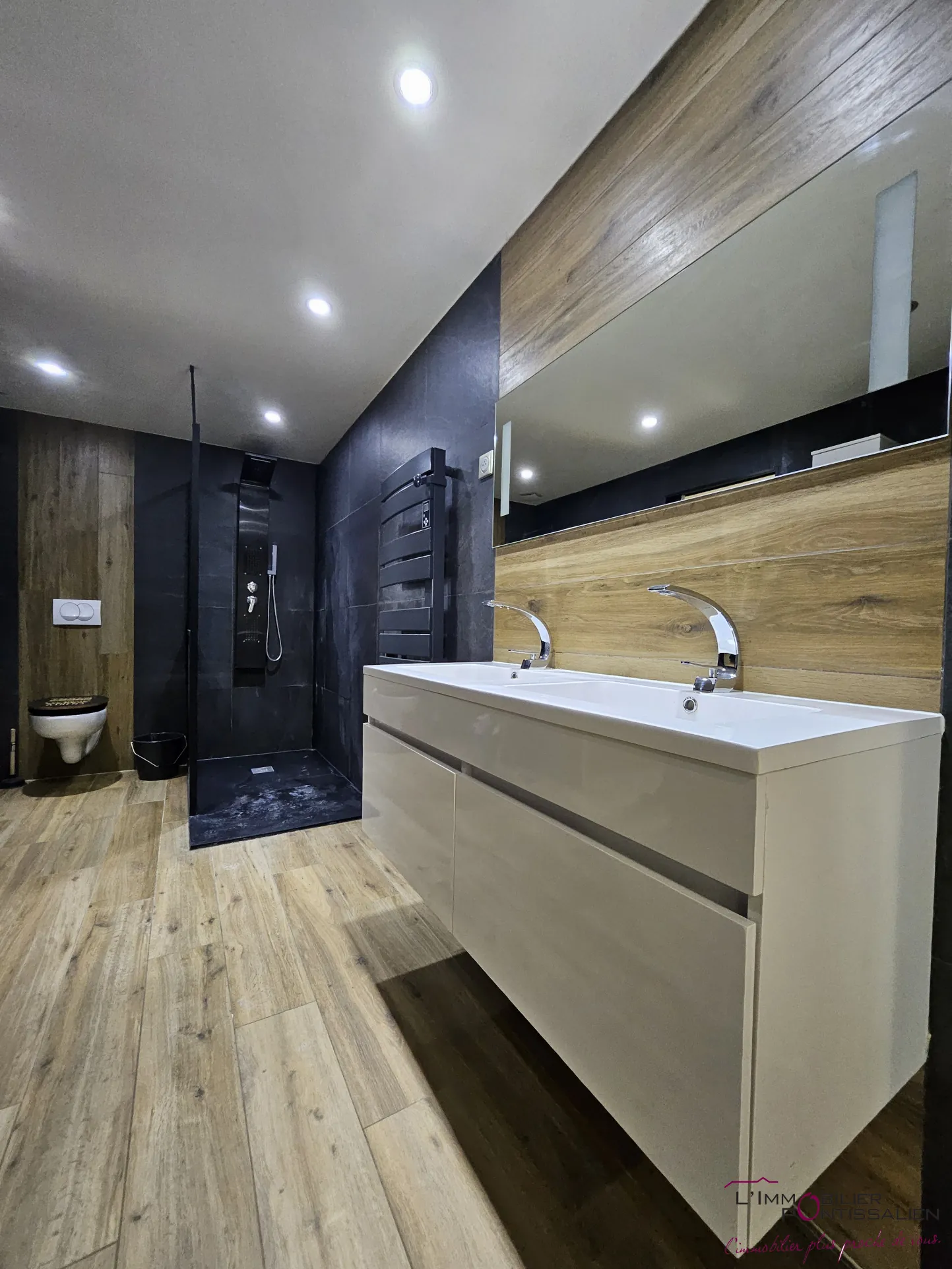 Appartement 3 pièces à Frasne avec grand potentiel de rénovation et garage 