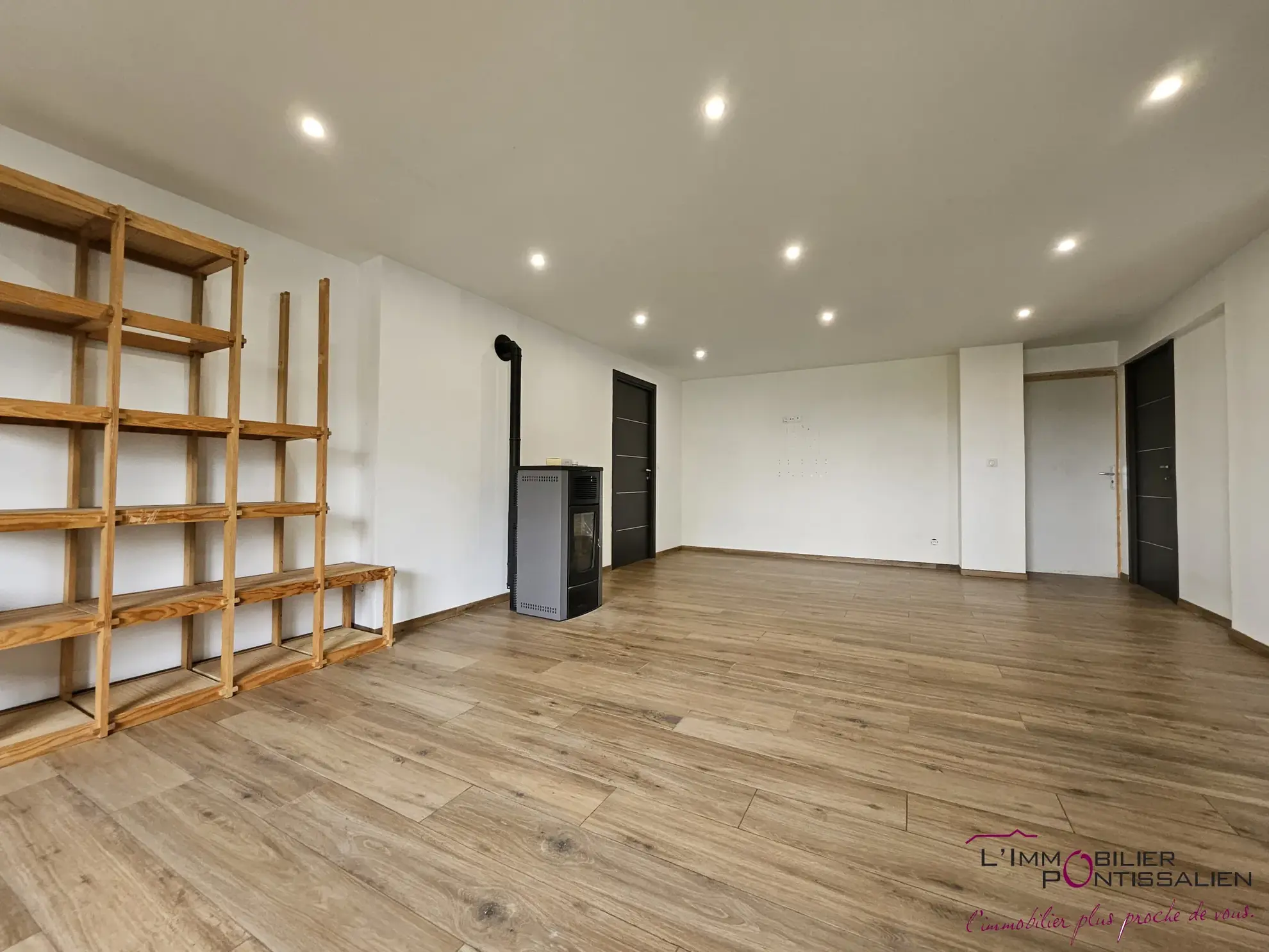 Appartement 3 pièces à Frasne avec grand potentiel de rénovation et garage 