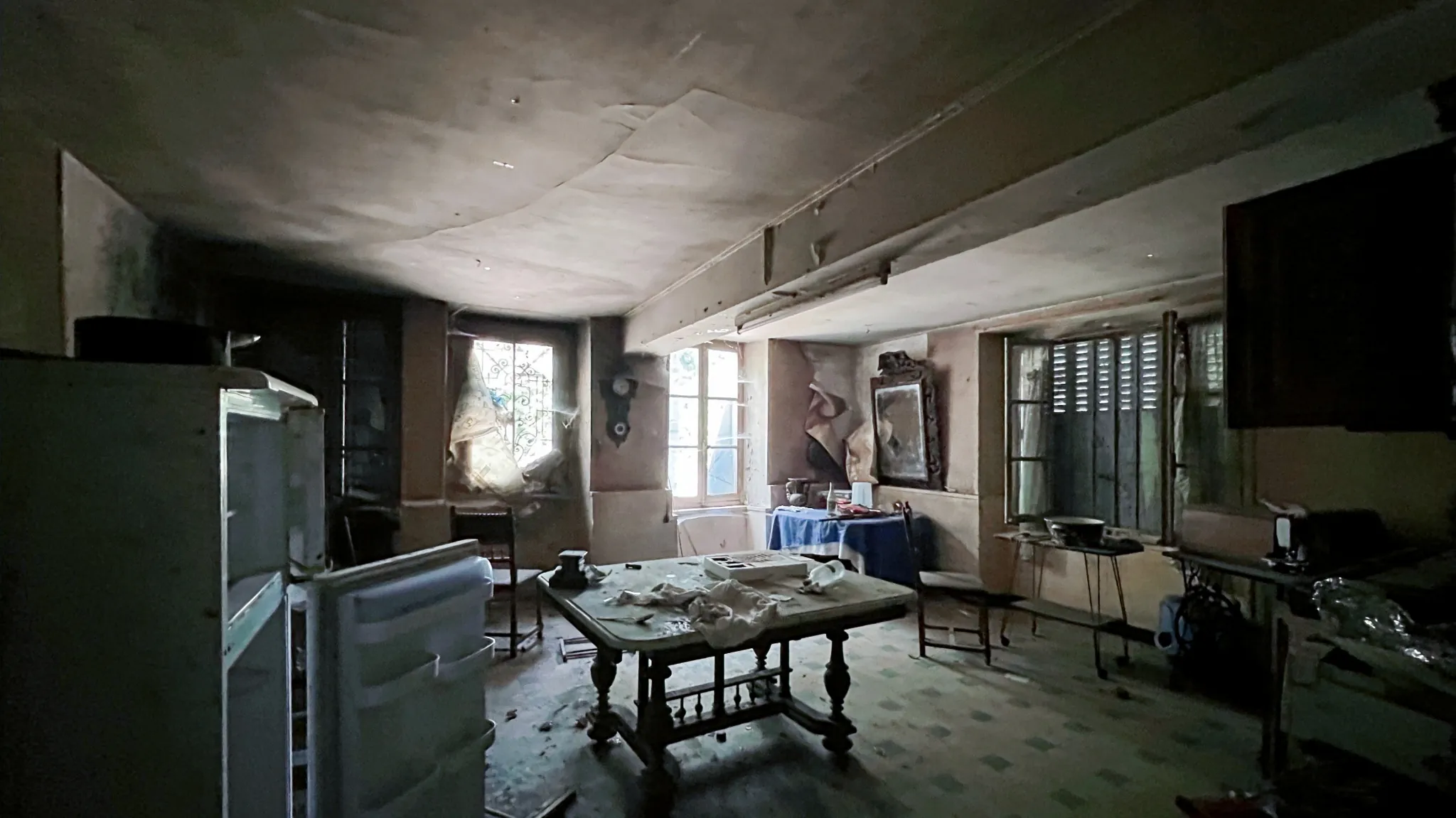 Maison à rénover avec dépendances sur terrain de 598 m² à Sermizelles 