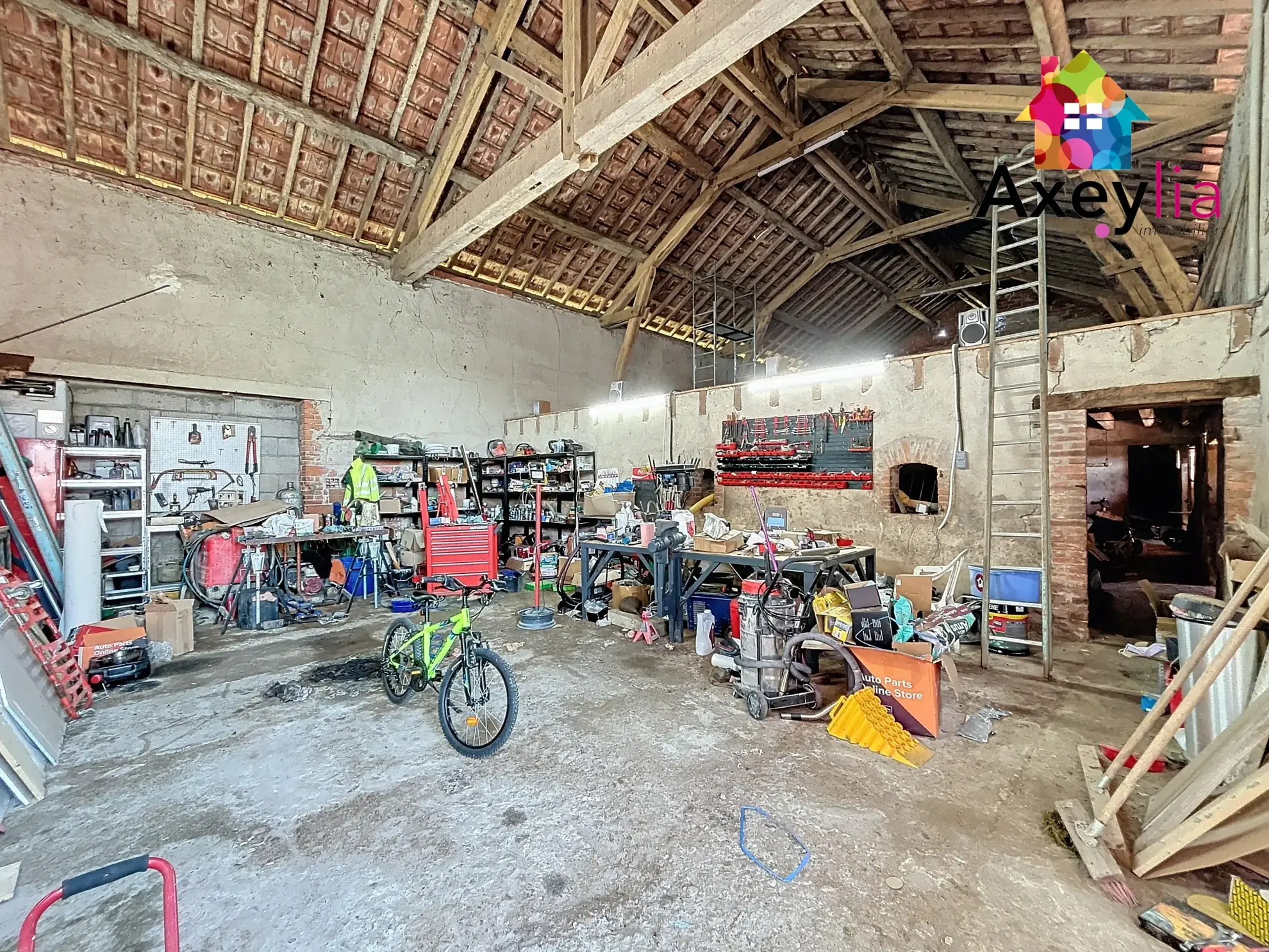 Maison familiale rénovée avec piscine et dépendances à Marcigny (71) 