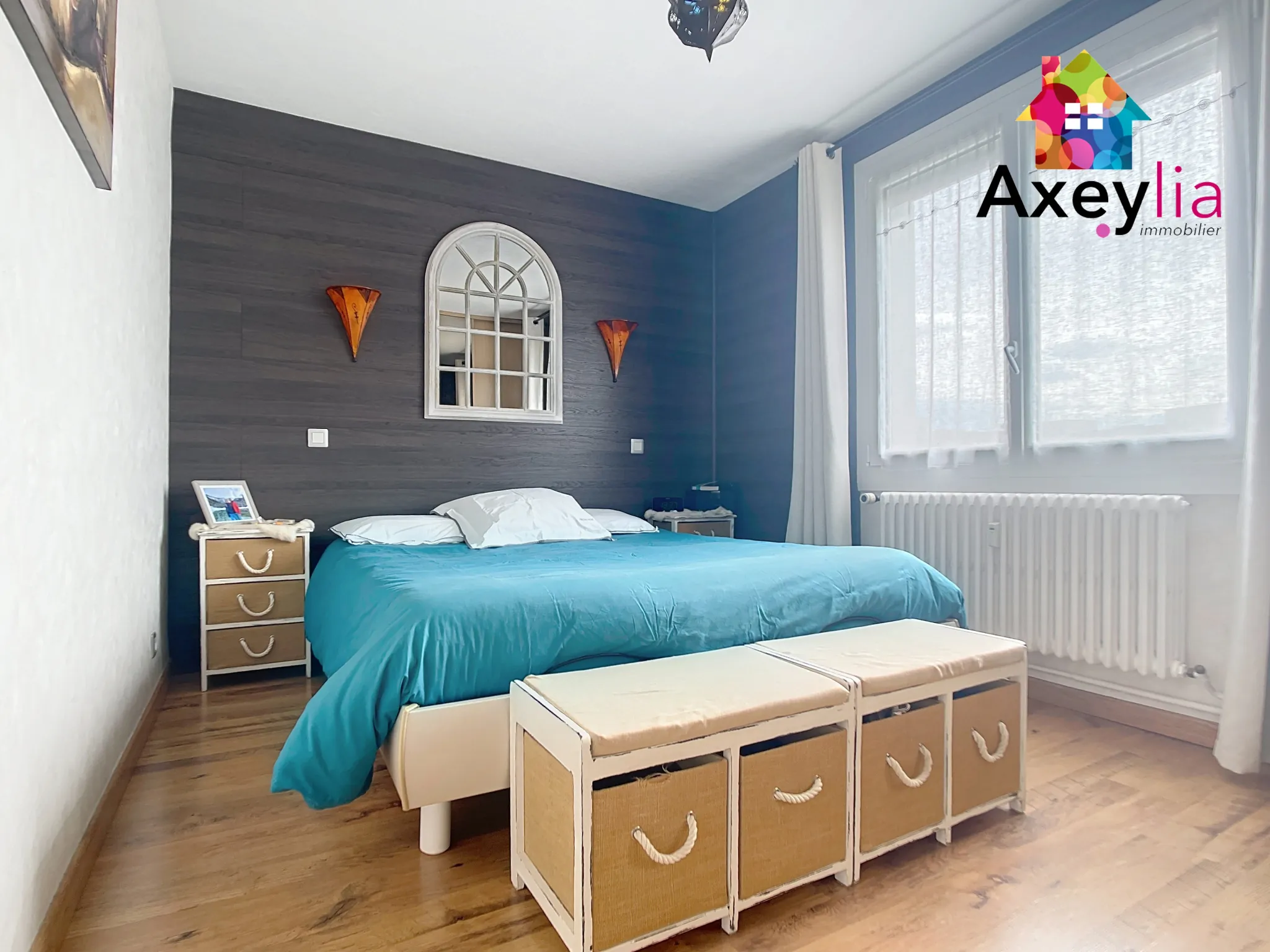 Appartement rénové de 131 m² avec 4 chambres et 2 garages au centre de Roanne 