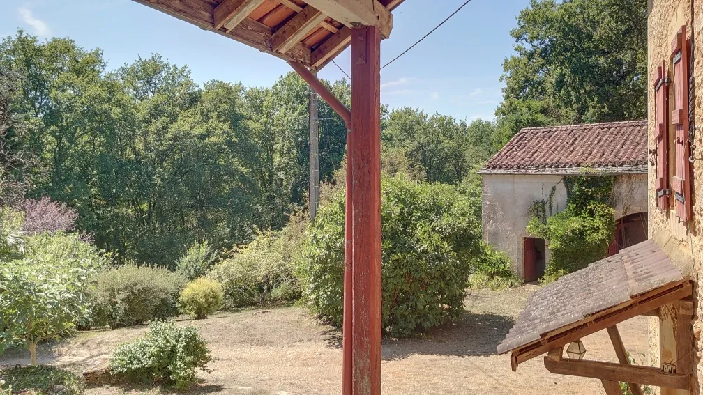 Authentique maison lotoise de 135 m² avec grange sur 2 hectares à Montcabrier 