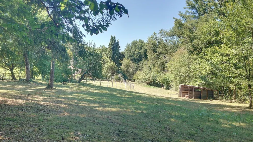 Authentique maison lotoise de 135 m² avec grange sur 2 hectares à Montcabrier 