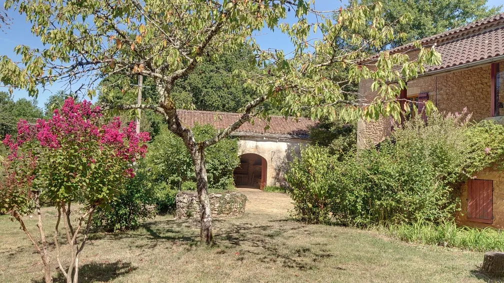 Authentique maison lotoise de 135 m² avec grange sur 2 hectares à Montcabrier 