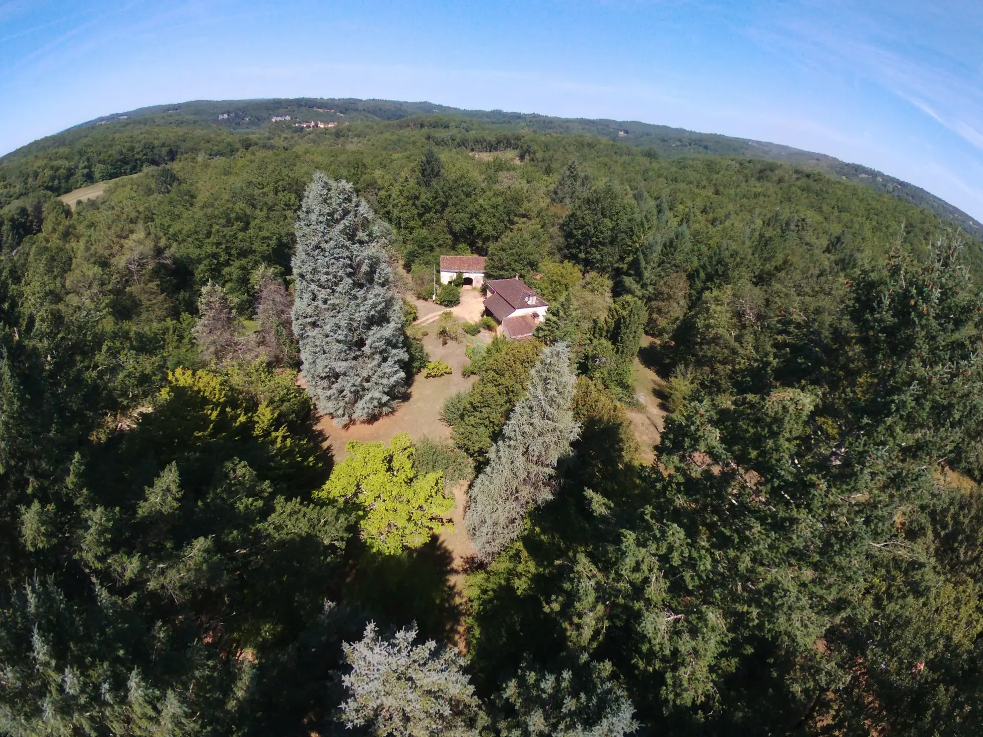 Authentique maison lotoise de 135 m² avec grange sur 2 hectares à Montcabrier 