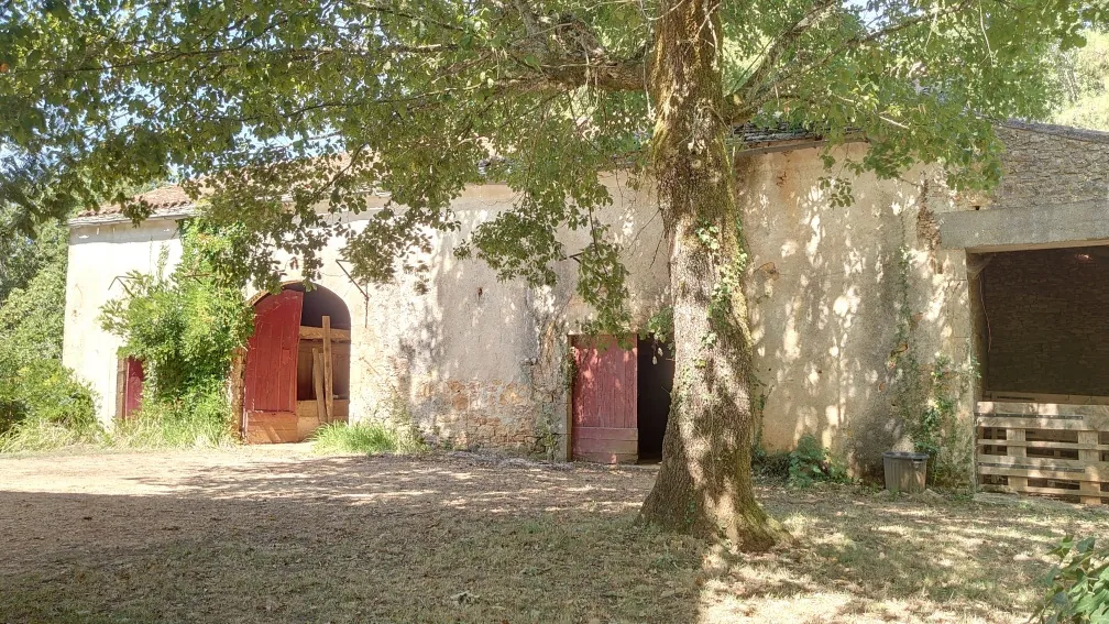Authentique maison lotoise de 135 m² avec grange sur 2 hectares à Montcabrier 