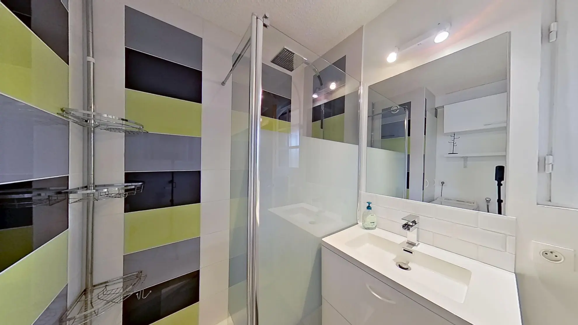 Terrain constructible de 1731 m² avec vue sur la Montagne Bourbonnaise à Saint-Pourcain-sur-Sioule 