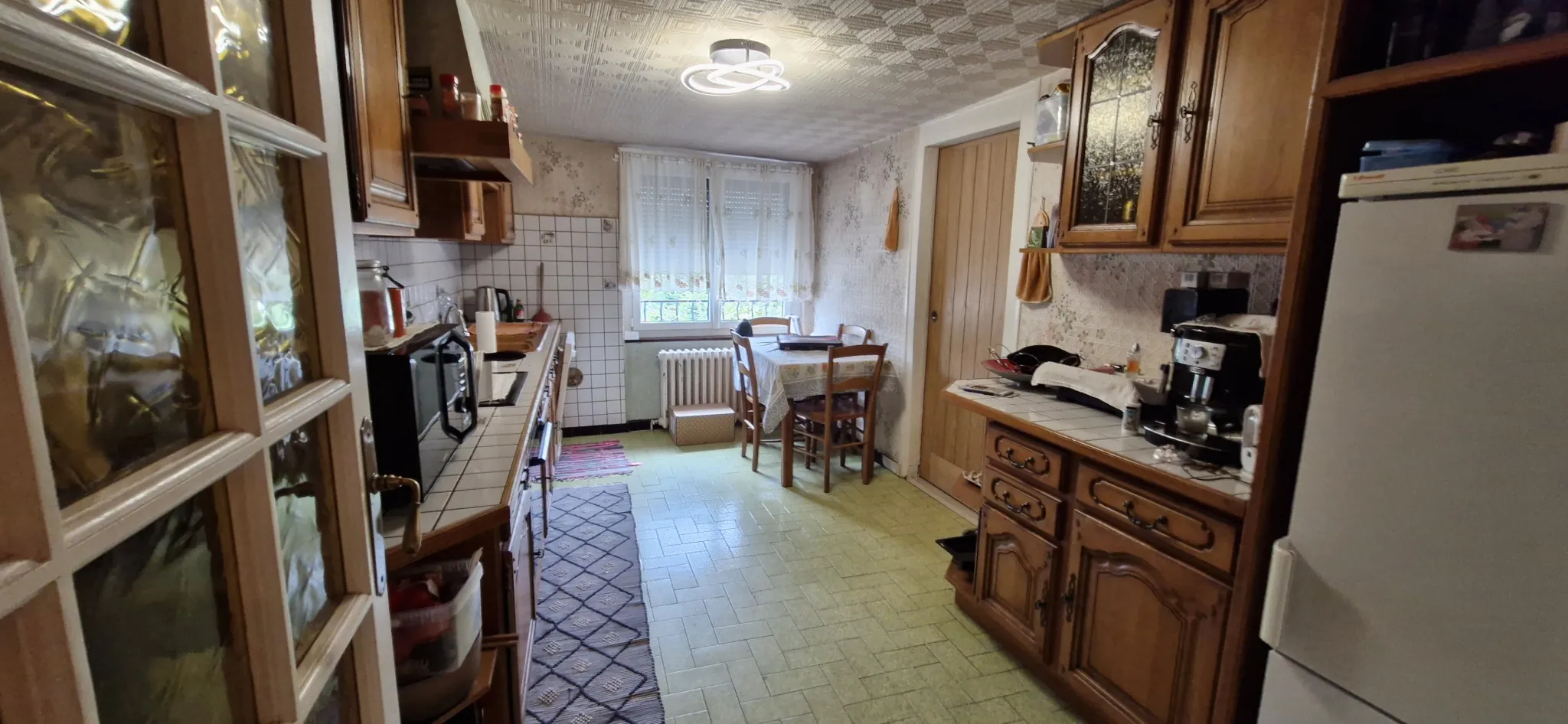 À vendre à Saint-Chamond : ensemble de 2 maisons avec garage, caves et terrain de 340 m² 