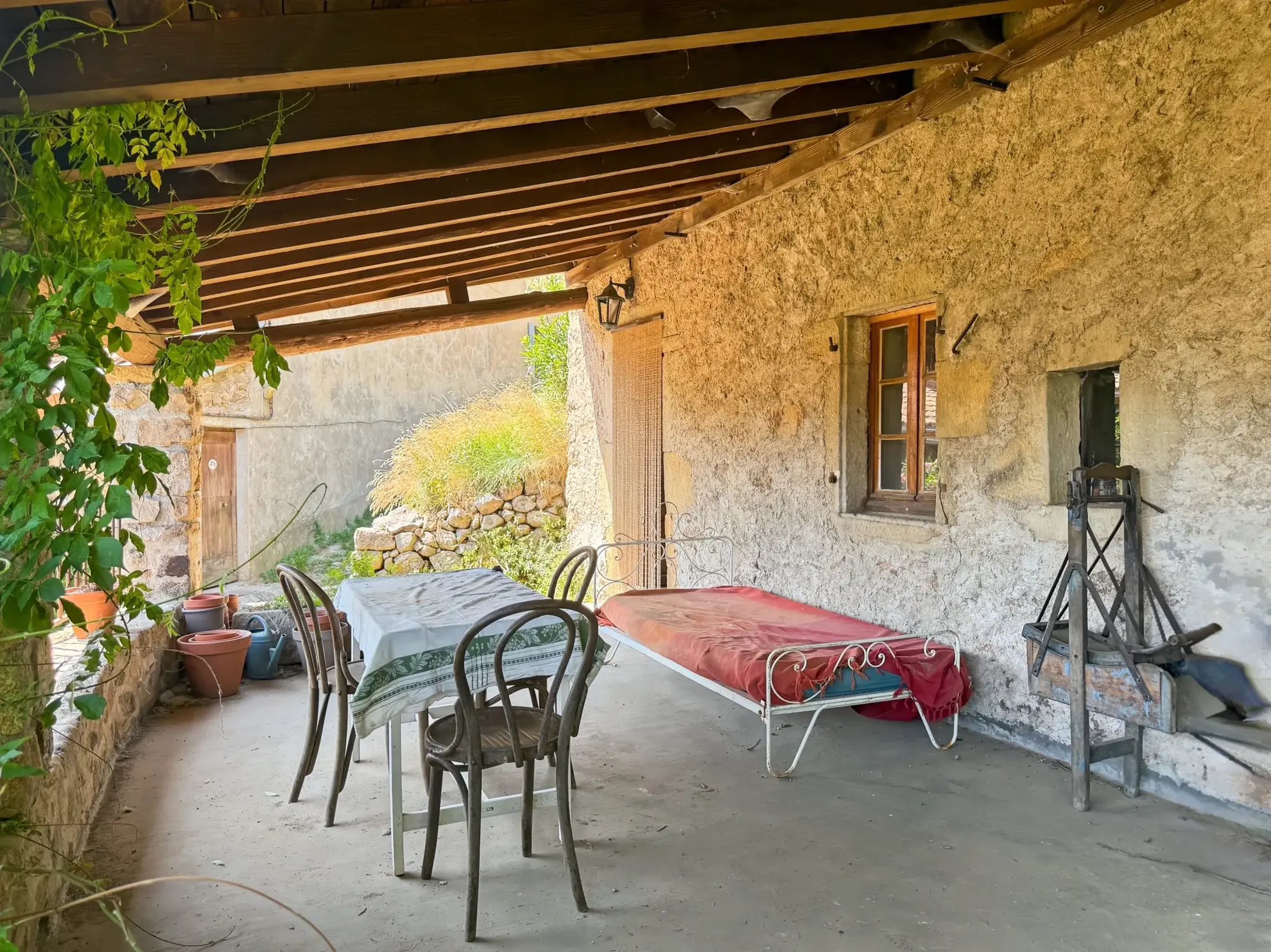 Charmante maison en pierre avec terrasse et jardin à Lentillères, Ardèche 