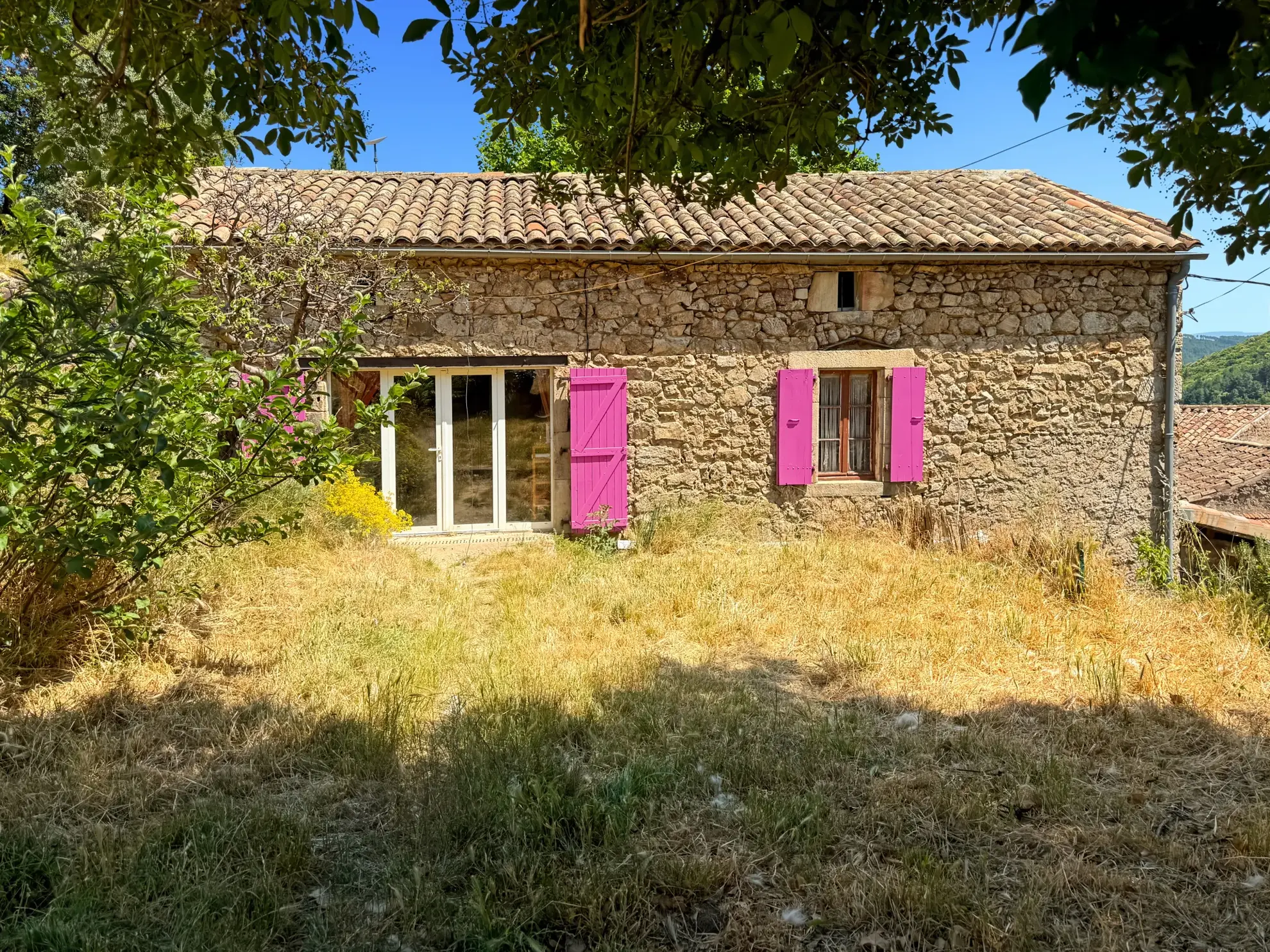 Charmante maison en pierre avec terrasse et jardin à Lentillères, Ardèche 