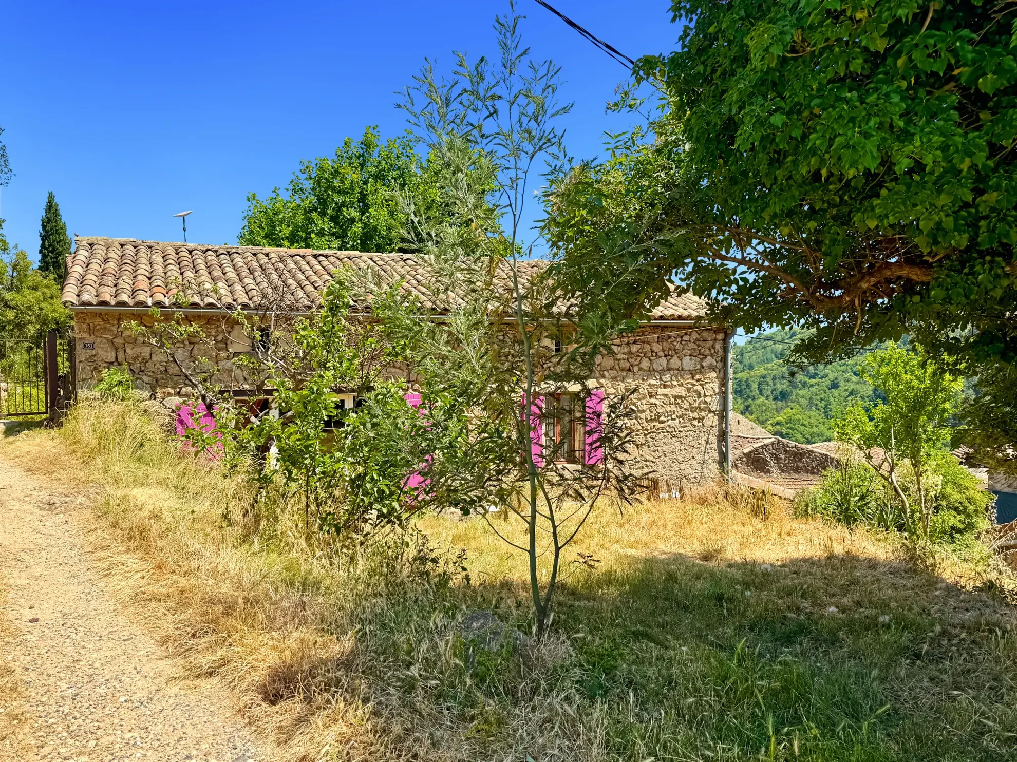 Charmante maison en pierre avec terrasse et jardin à Lentillères, Ardèche 