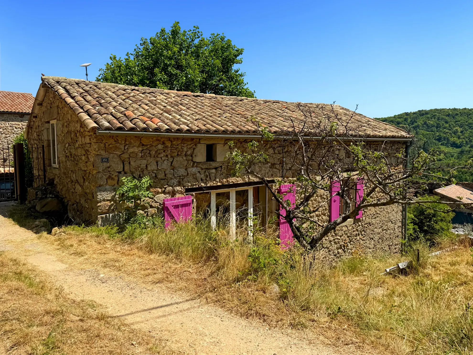 Charmante maison en pierre avec terrasse et jardin à Lentillères, Ardèche 