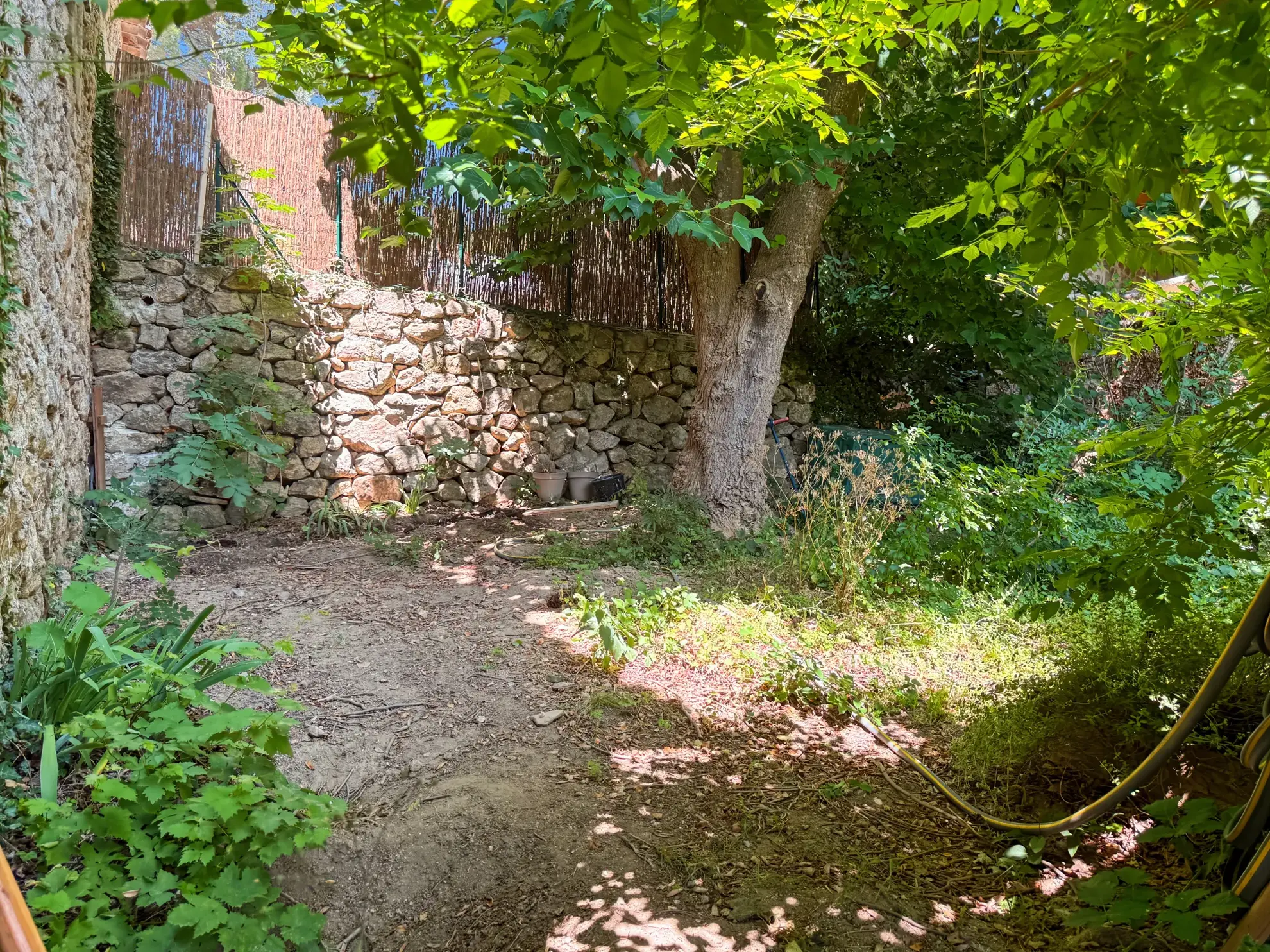Charmante maison en pierre avec terrasse et jardin à Lentillères, Ardèche 