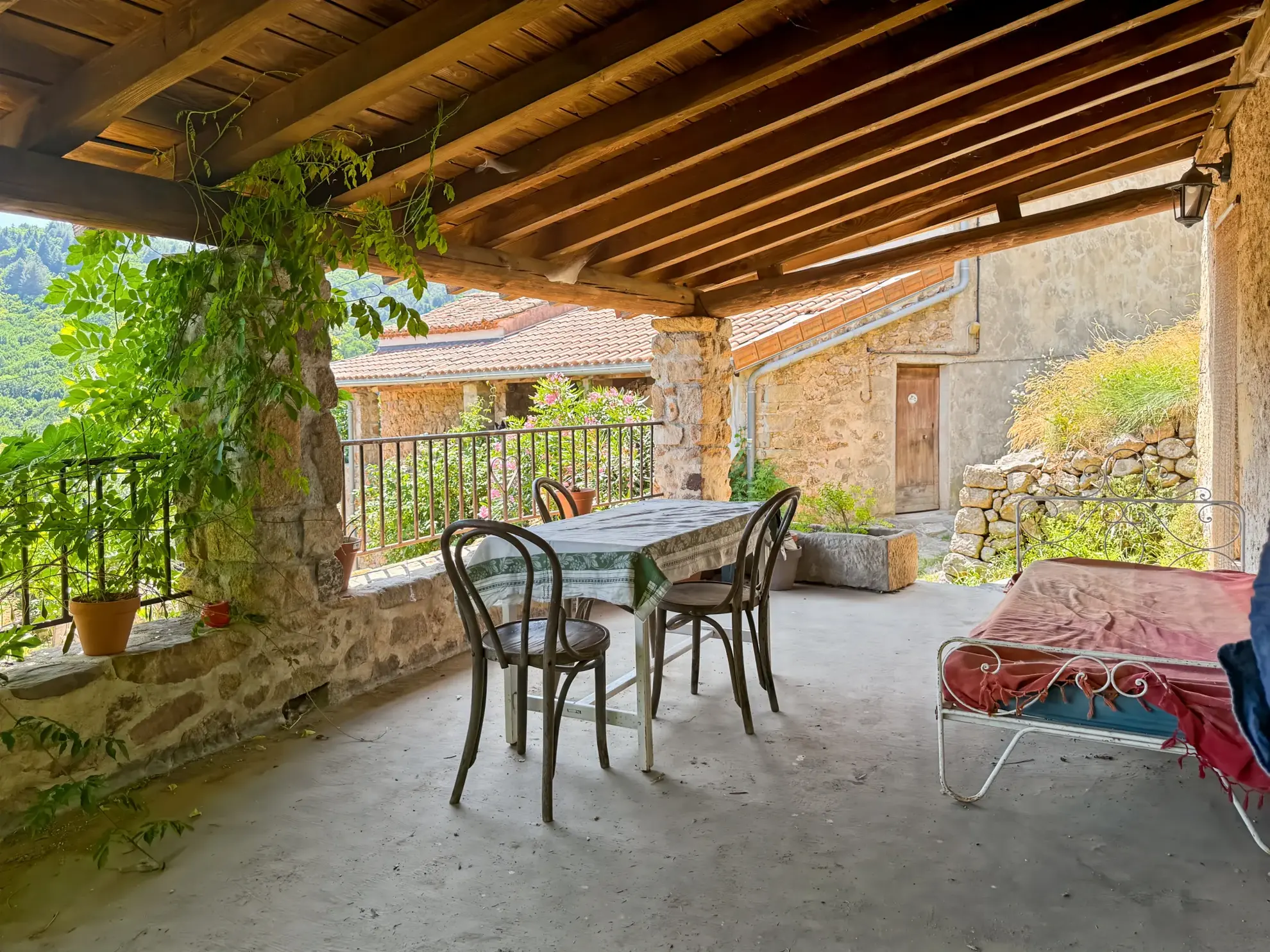 Charmante maison en pierre avec terrasse et jardin à Lentillères, Ardèche 