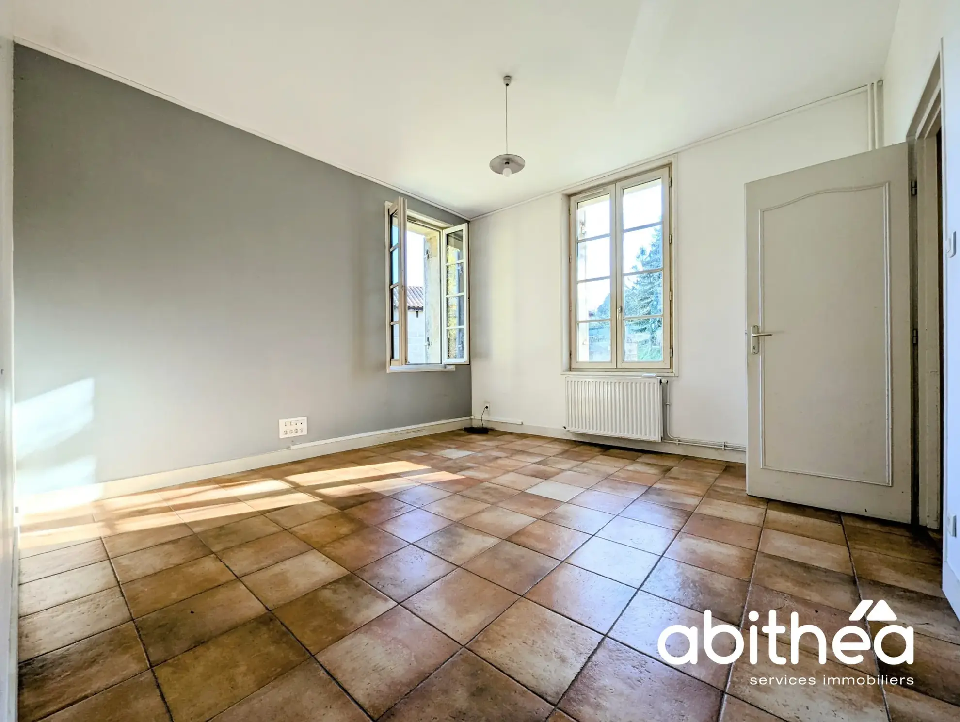 Ancien moulin en pierre à Branne - Charmante propriété avec terrain spacieux 