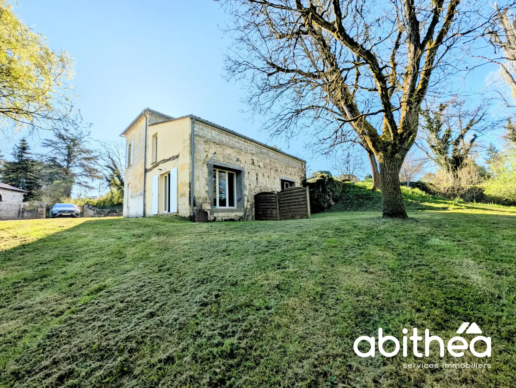 Ancien moulin en pierre à Branne - Charmante propriété avec terrain spacieux 
