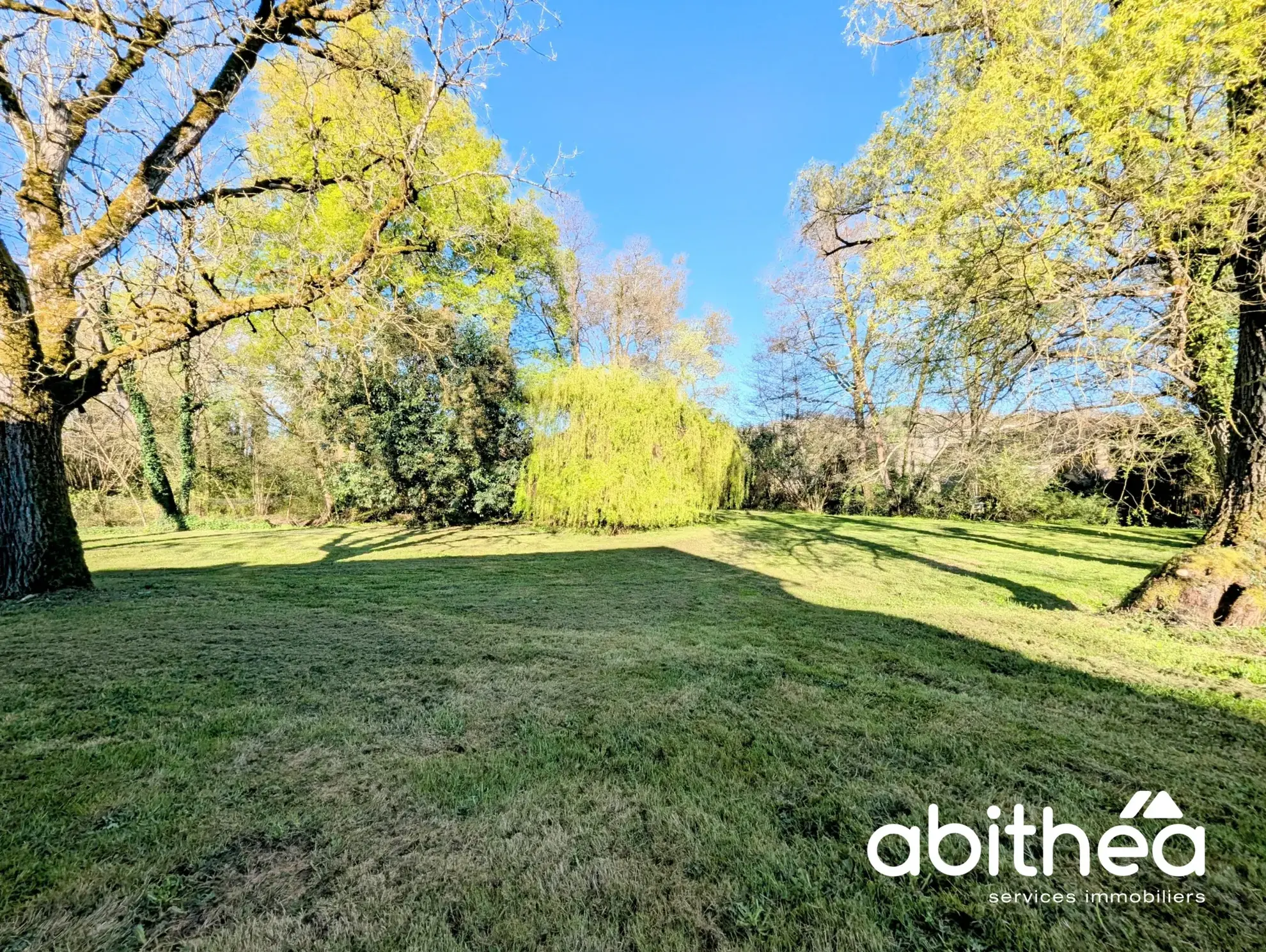 Ancien moulin en pierre à Branne - Charmante propriété avec terrain spacieux 