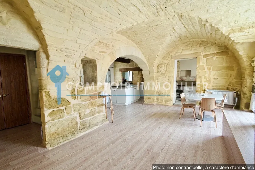 Maison de village rénovée de 140 m² avec cour intérieure à Mus