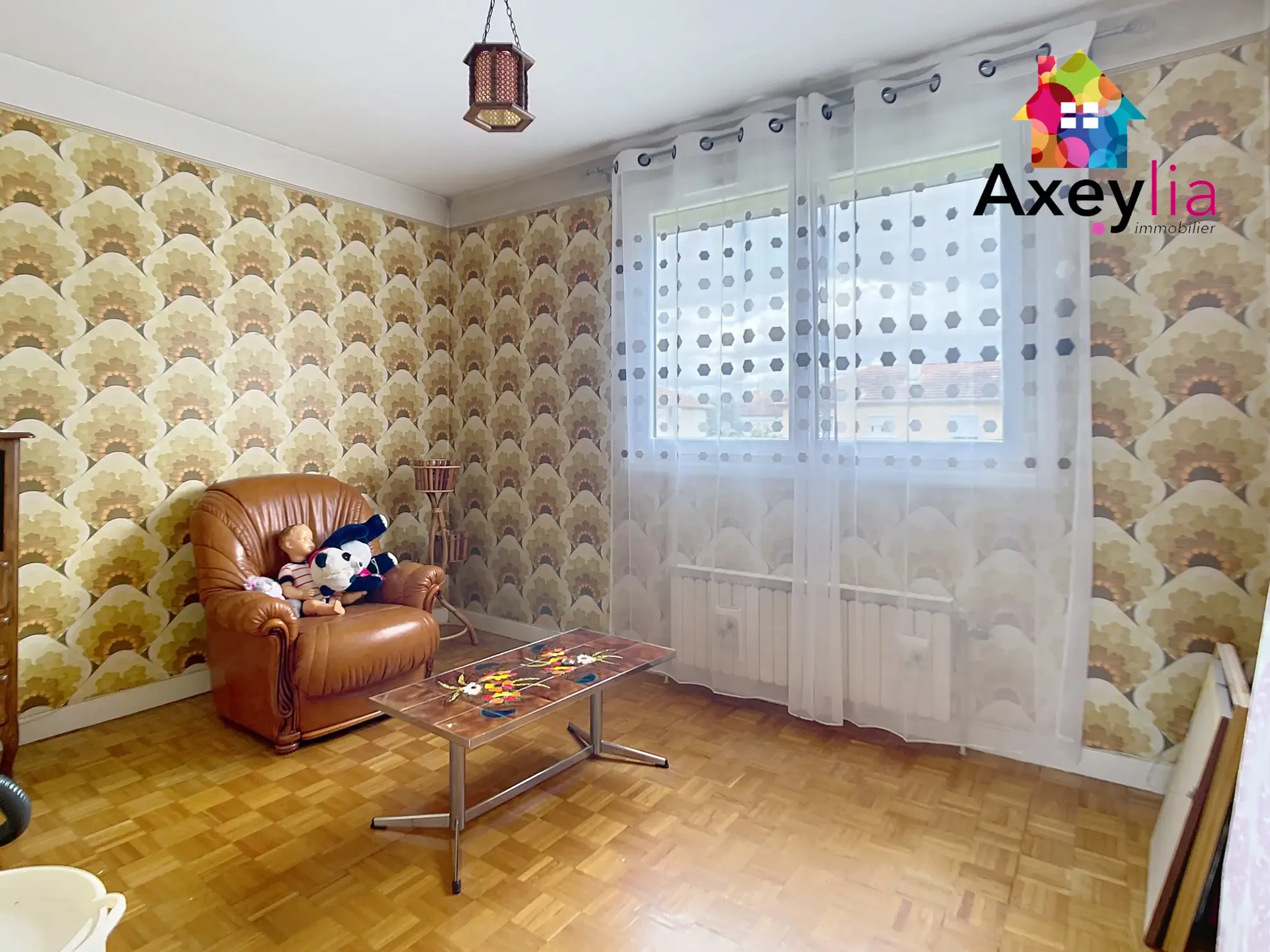 Maison à vendre à Mably avec 3 chambres, garage et jardin, secteur calme 