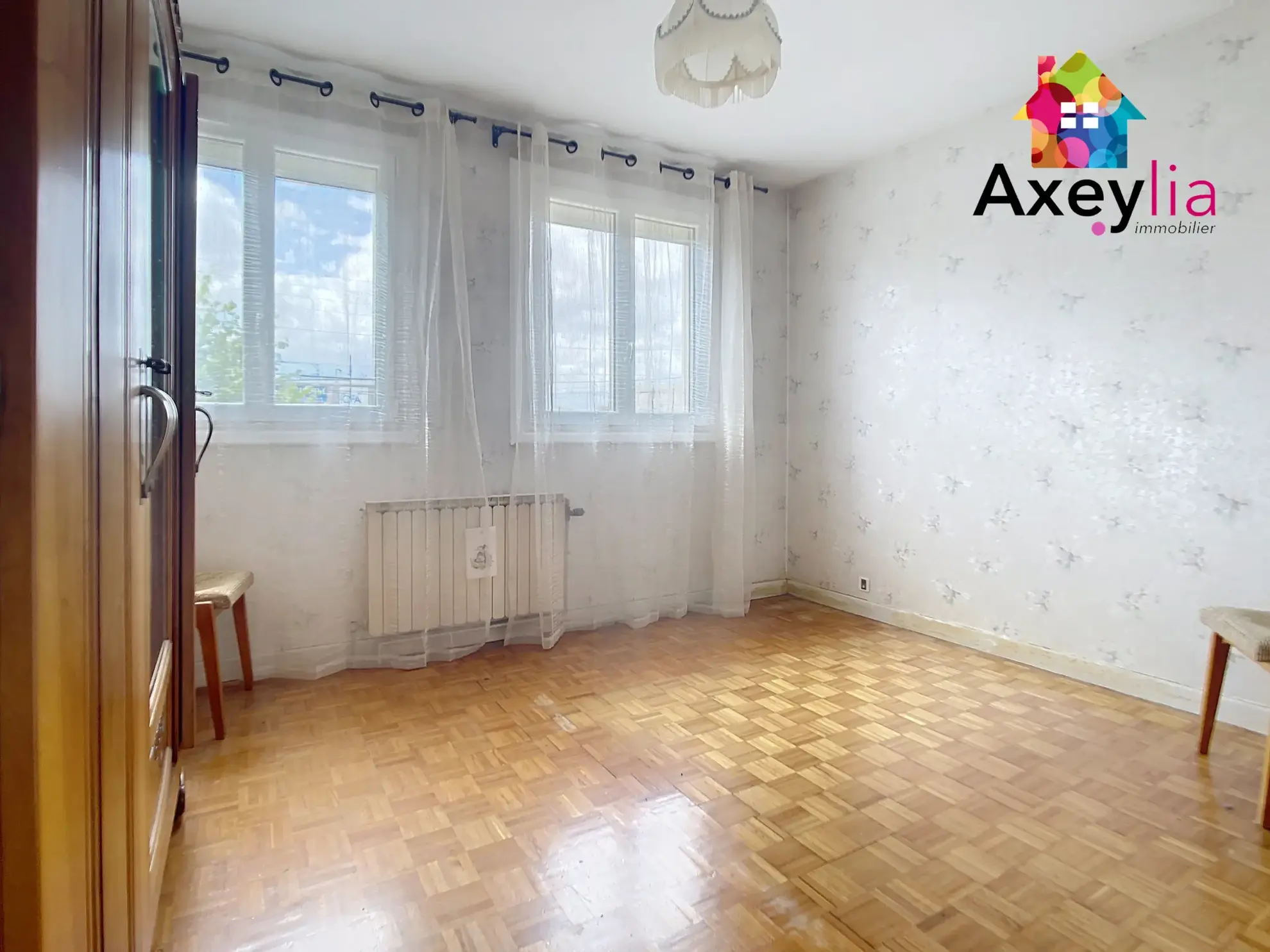 Maison à vendre à Mably avec 3 chambres, garage et jardin, secteur calme 