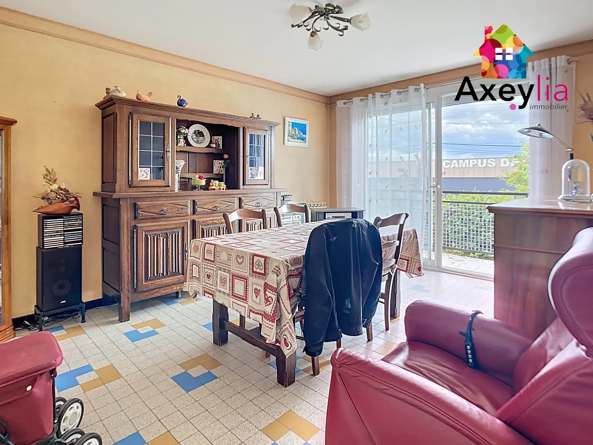 Maison à vendre à Mably avec 3 chambres, garage et jardin, secteur calme 