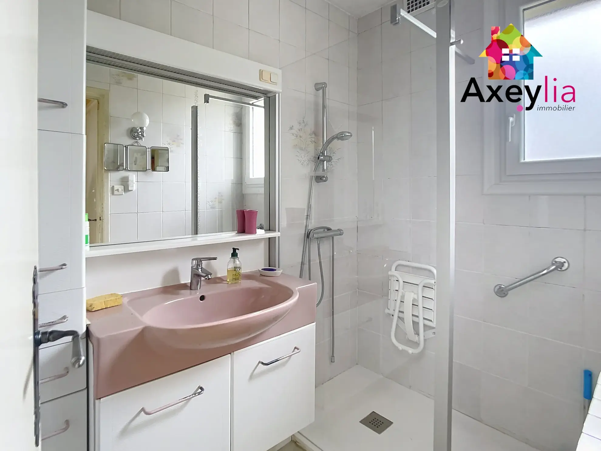 Maison à vendre à Mably avec 3 chambres, garage et jardin, secteur calme 