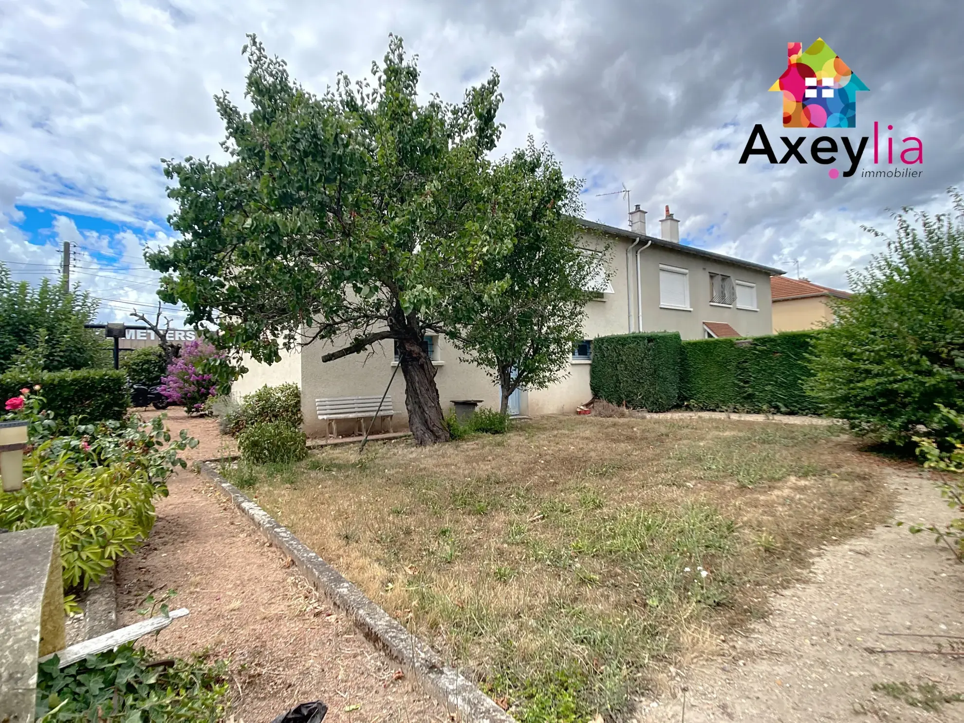 Maison à vendre à Mably avec 3 chambres, garage et jardin, secteur calme 