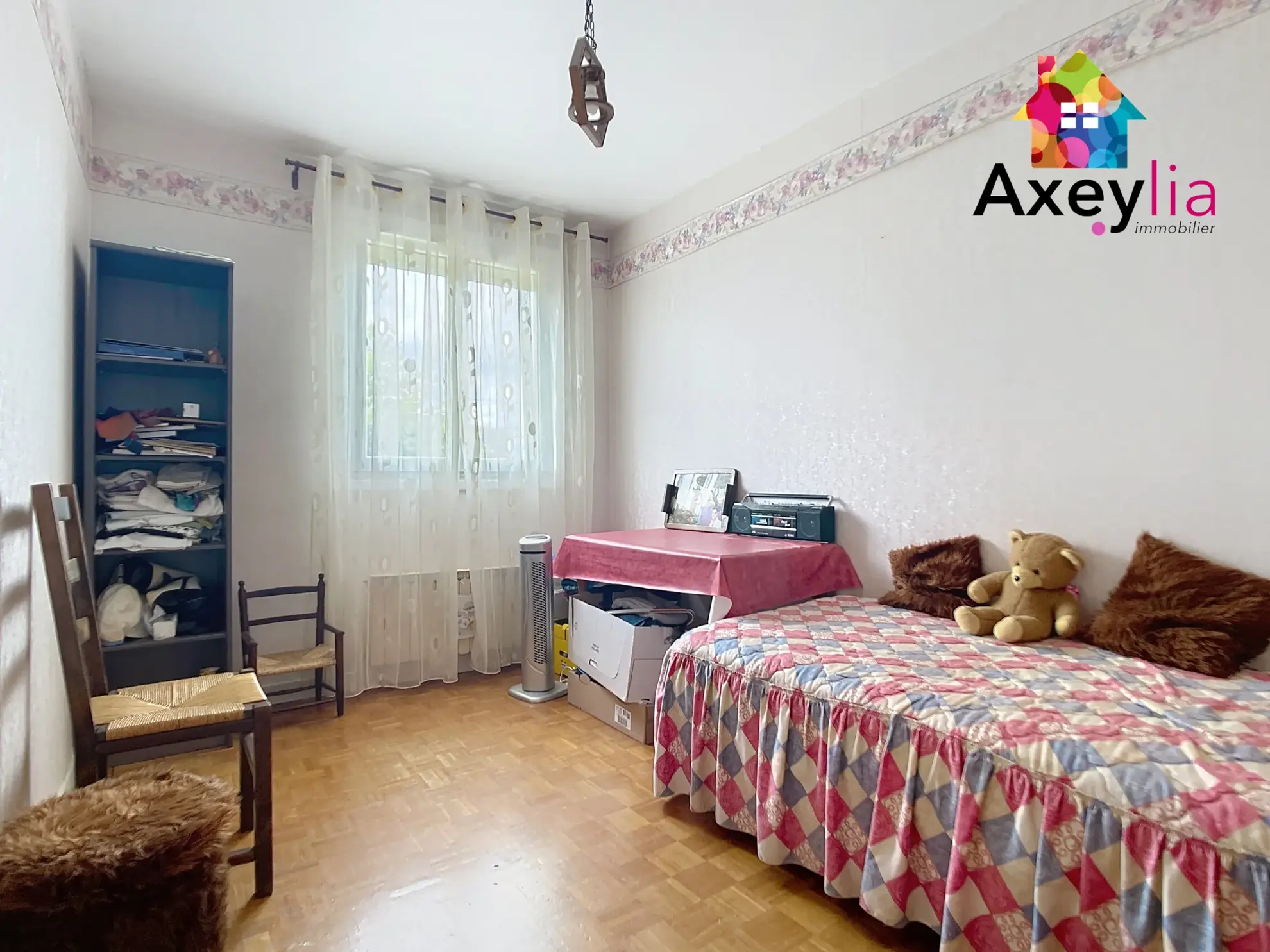 Maison à vendre à Mably avec 3 chambres, garage et jardin, secteur calme 