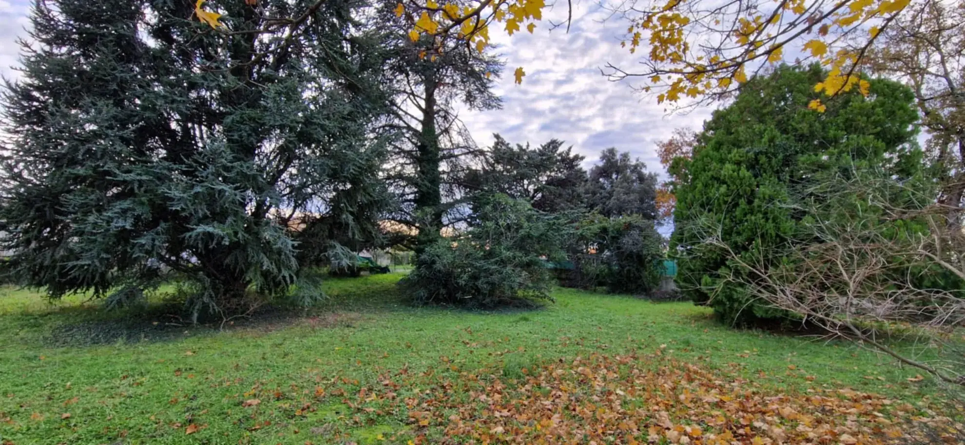 Terrain constructible de 904 m² à Bollène, idéal pour votre projet immobilier 