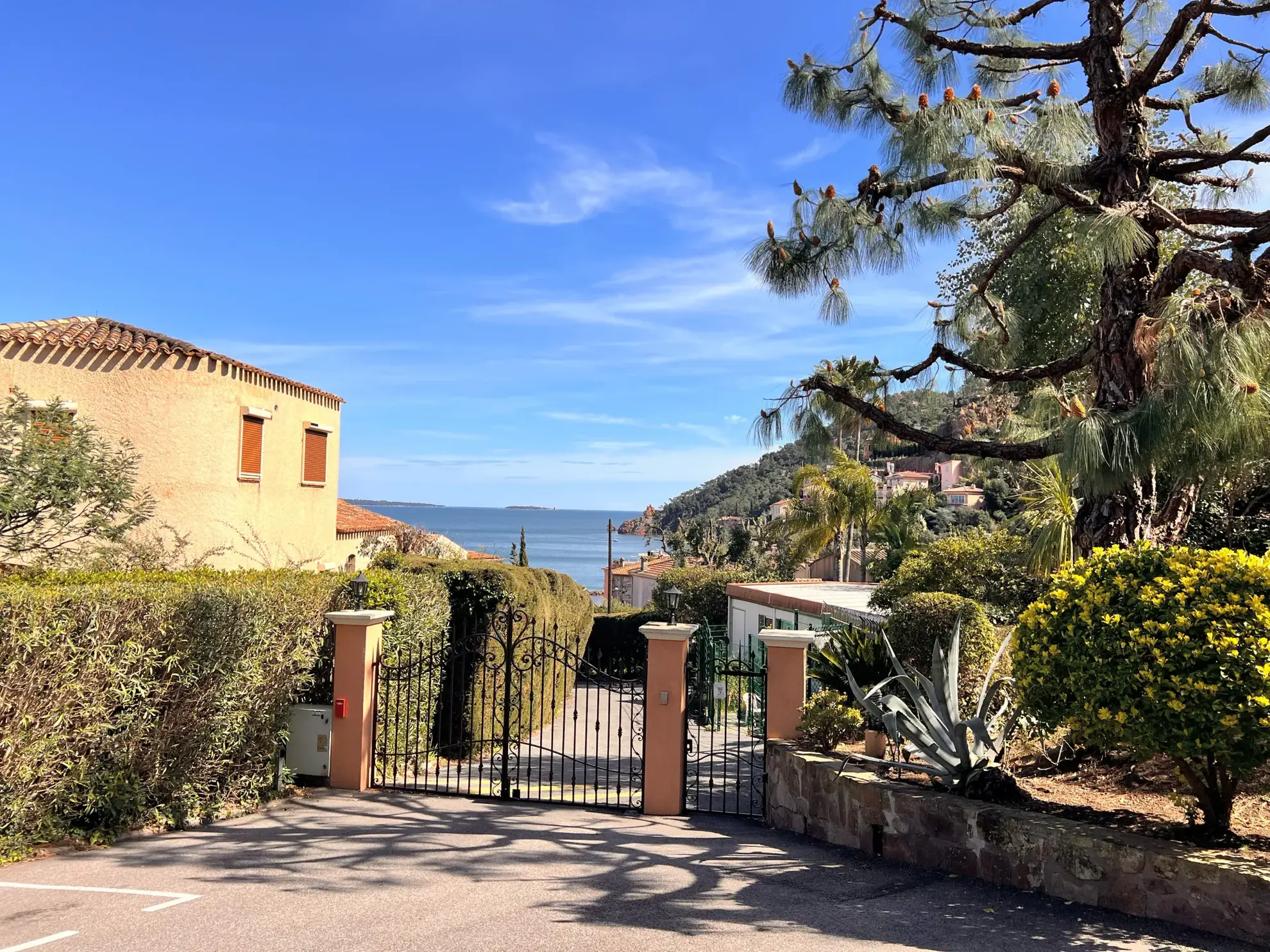 Grand T1 avec vue mer à Théoule-sur-Mer, proche plages et commerces 