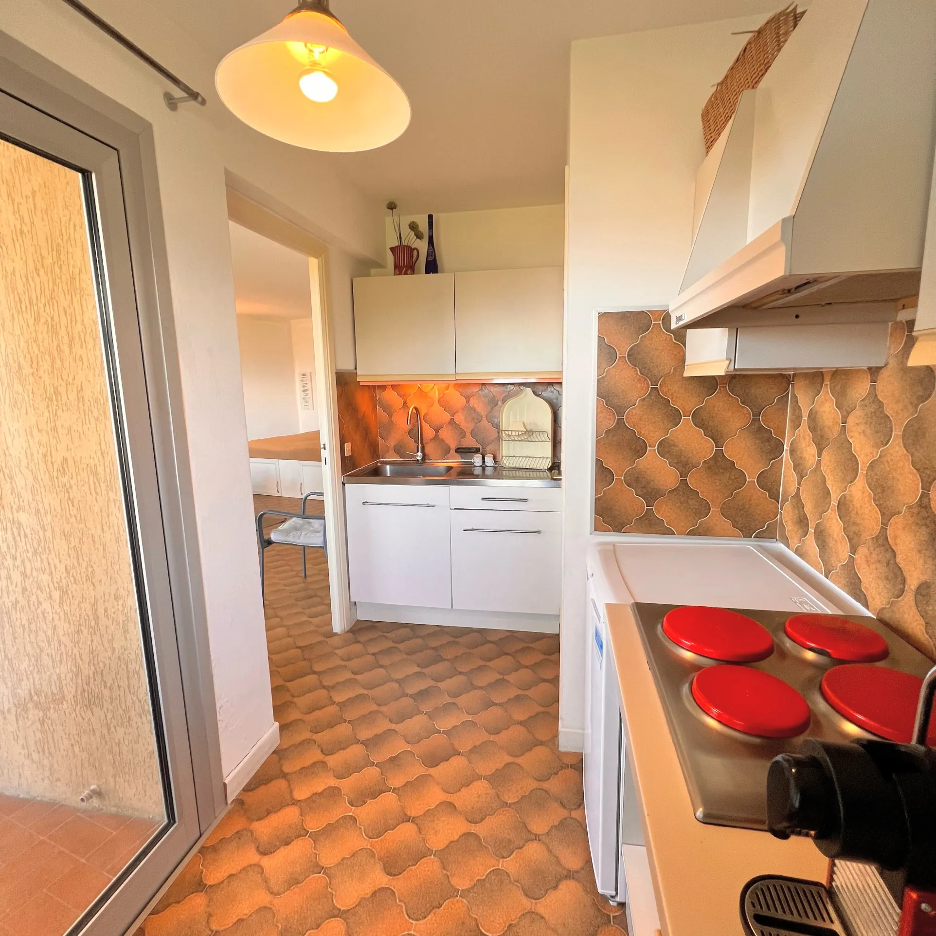 Grand T1 avec vue mer à Théoule-sur-Mer, proche plages et commerces 