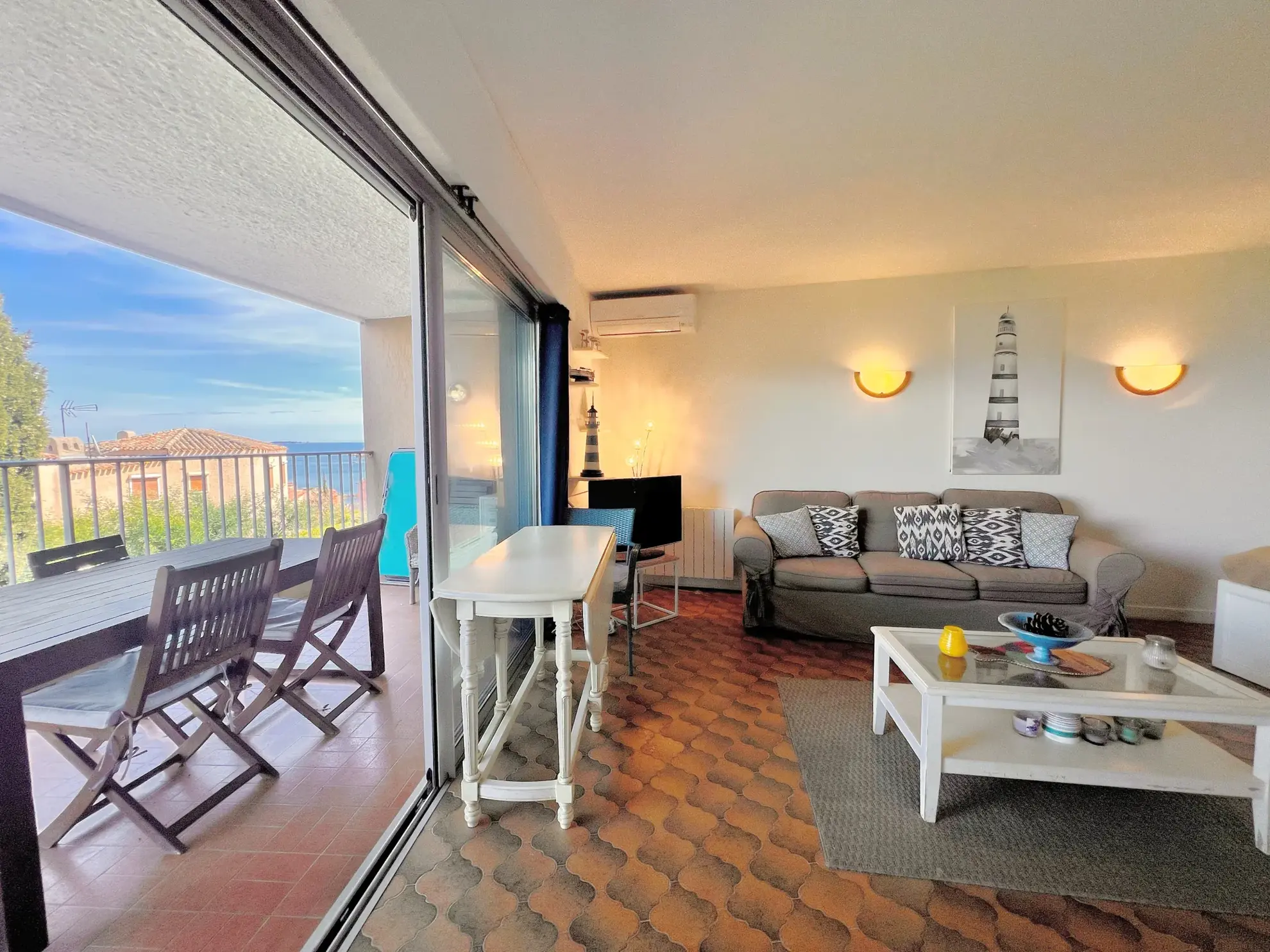 Grand T1 avec vue mer à Théoule-sur-Mer, proche plages et commerces 