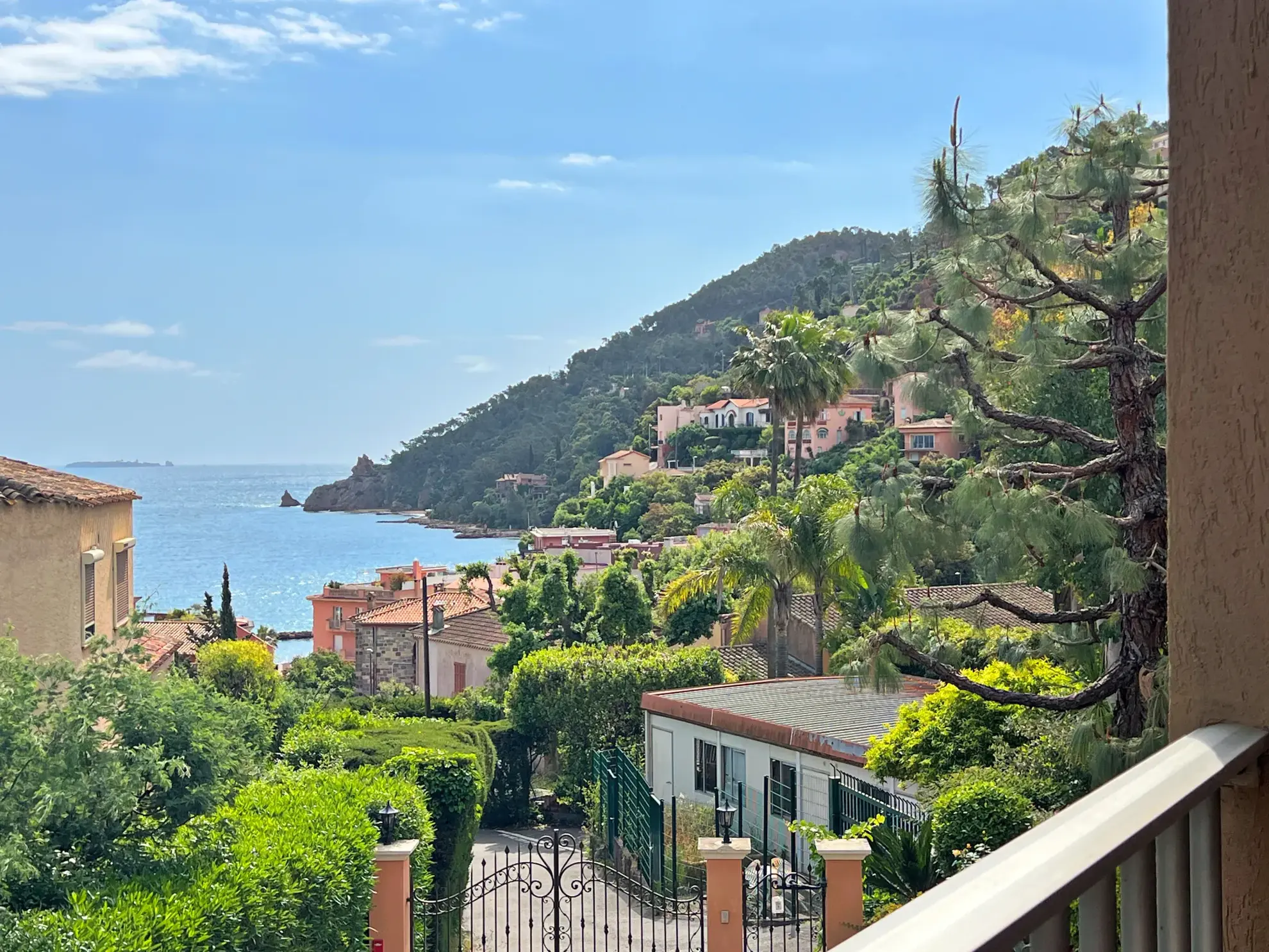 Grand T1 avec vue mer à Théoule-sur-Mer, proche plages et commerces 