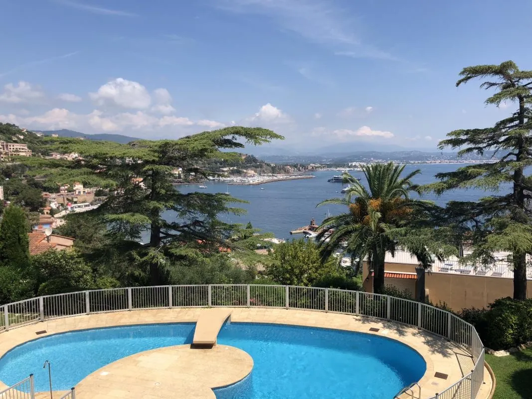 Grand T1 avec vue mer à Théoule-sur-Mer, proche plages et commerces 