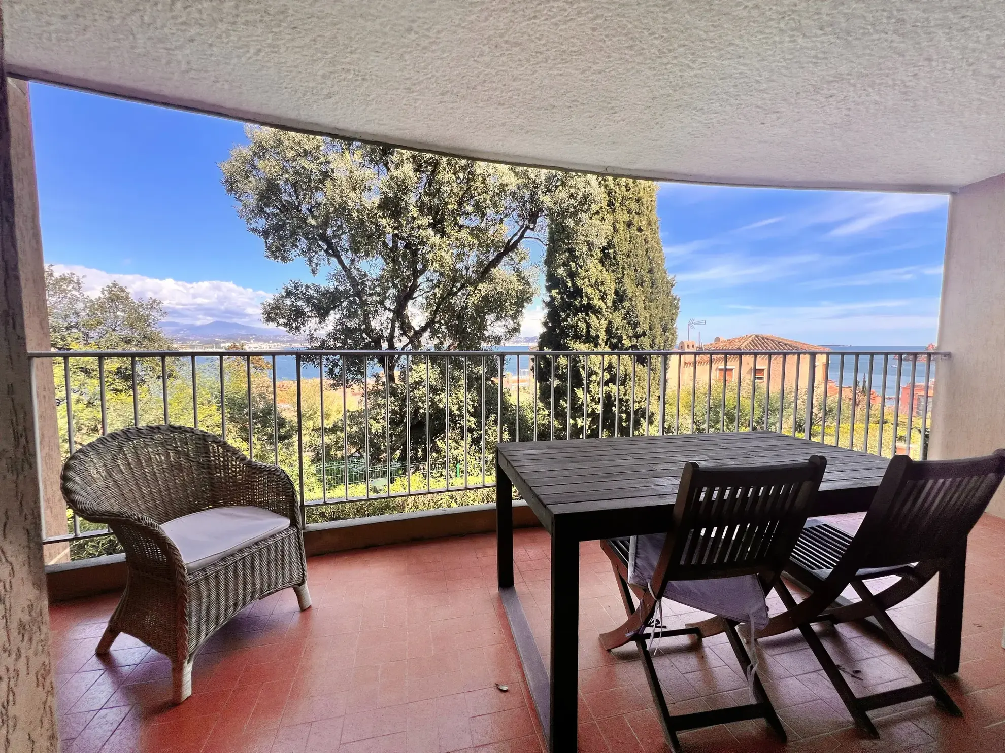 Grand T1 avec vue mer à Théoule-sur-Mer, proche plages et commerces 