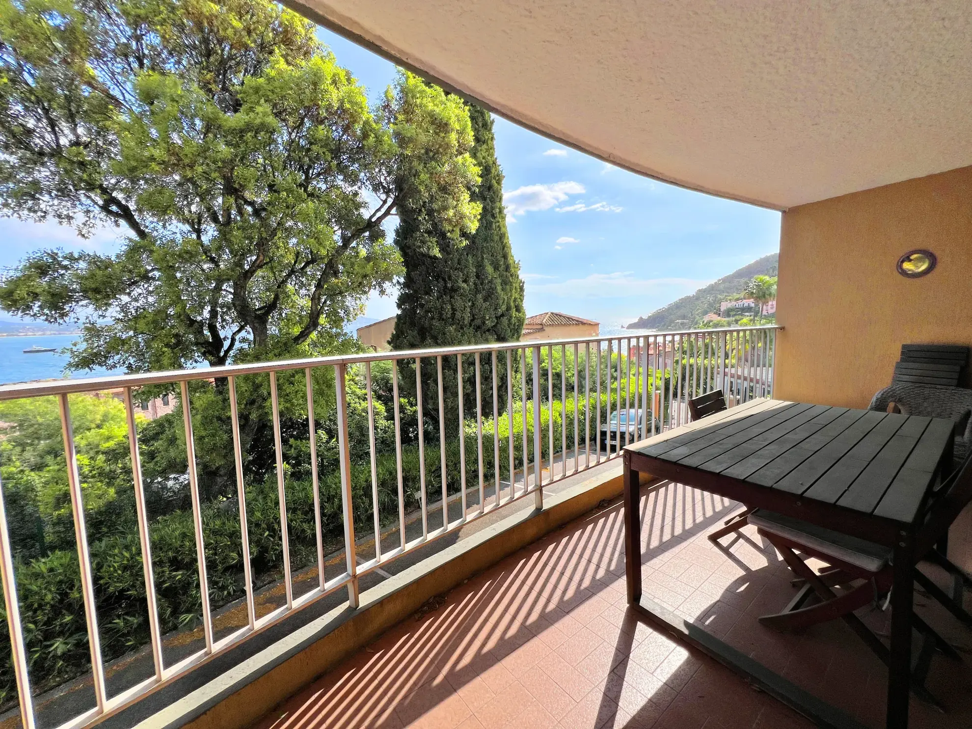 Grand T1 avec vue mer à Théoule-sur-Mer, proche plages et commerces 