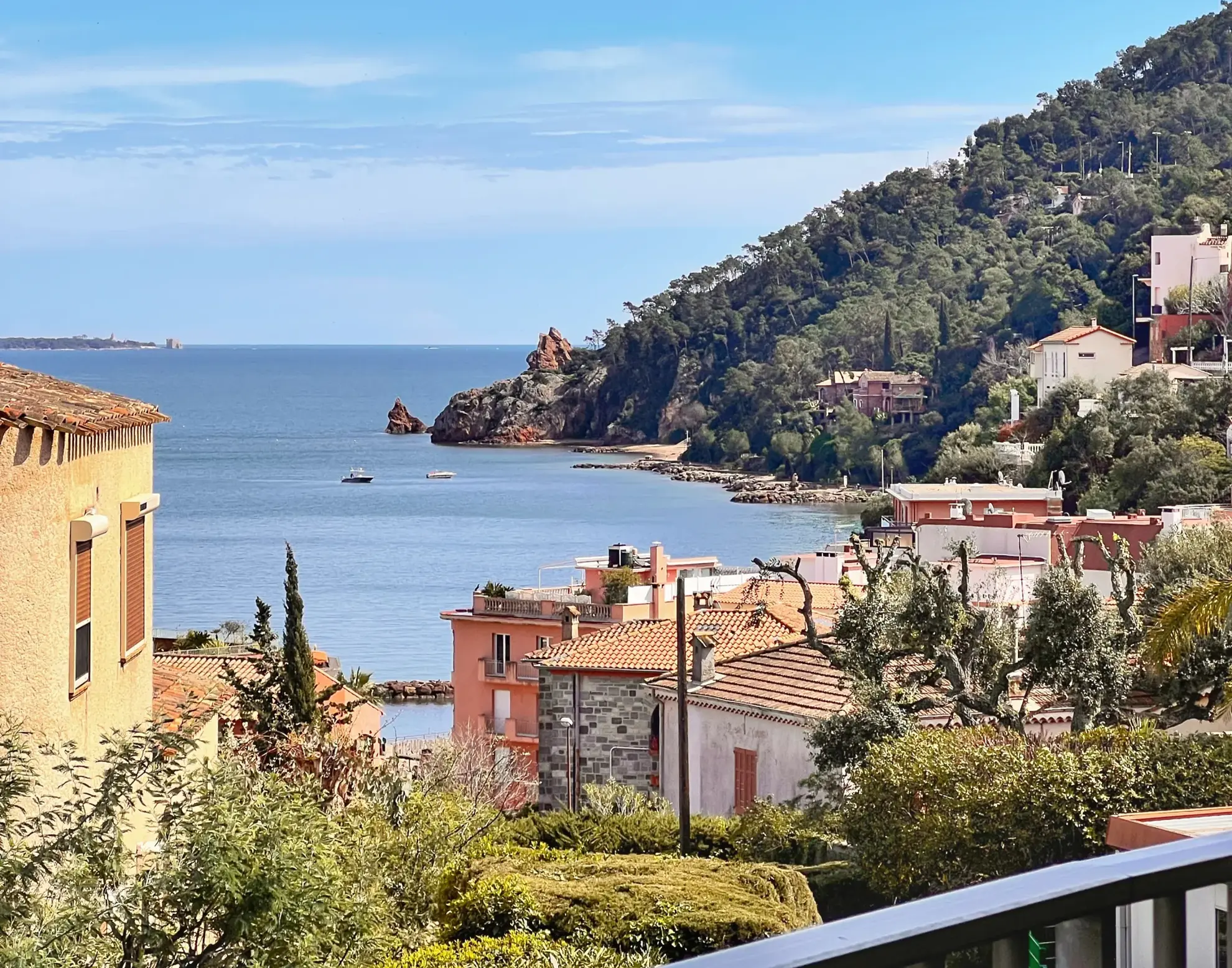 Grand T1 avec vue mer à Théoule-sur-Mer, proche plages et commerces