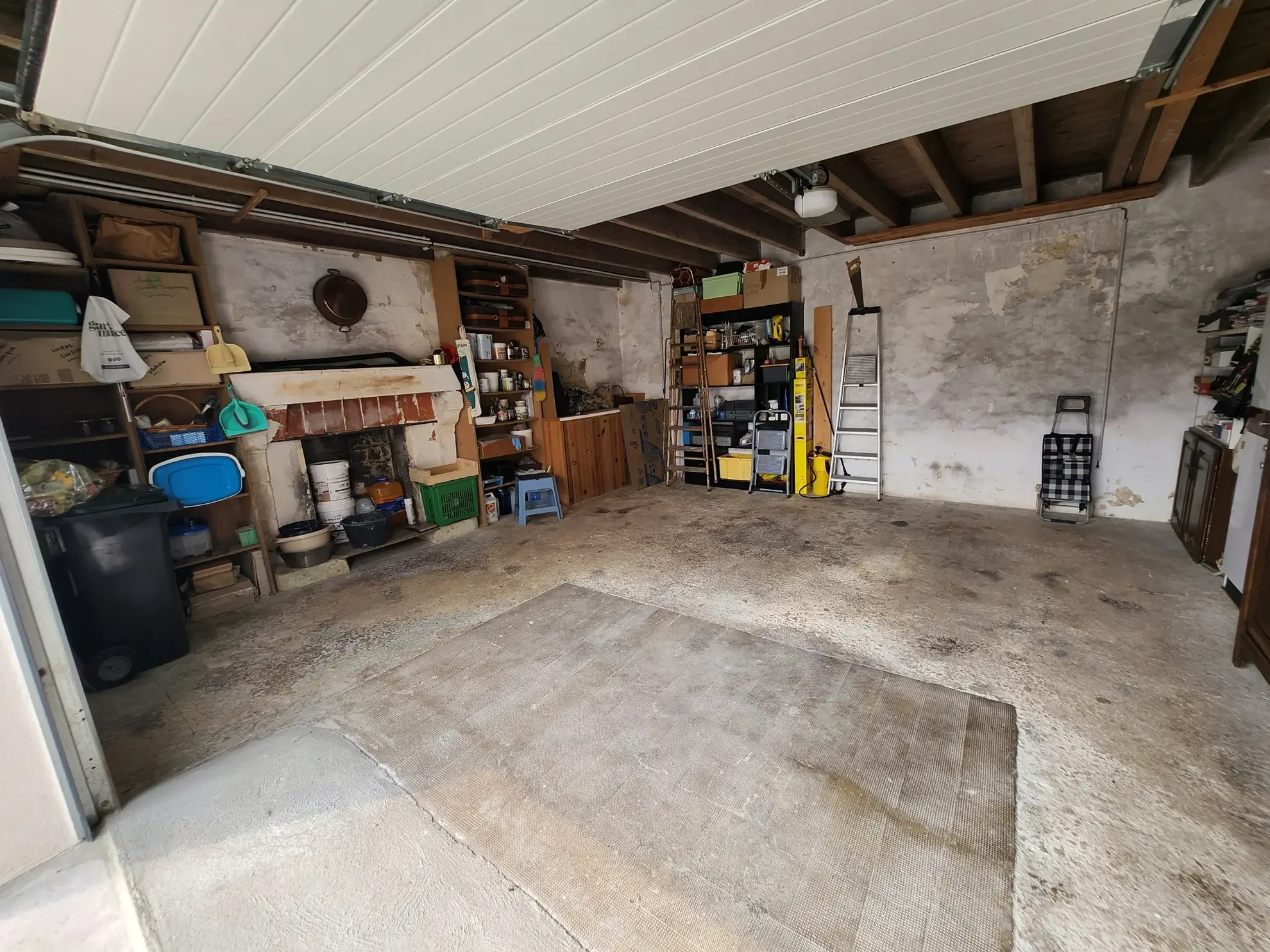 Charmante maison en pierre rénovée avec dépendances à Sainte-Jean-de-Beugné 