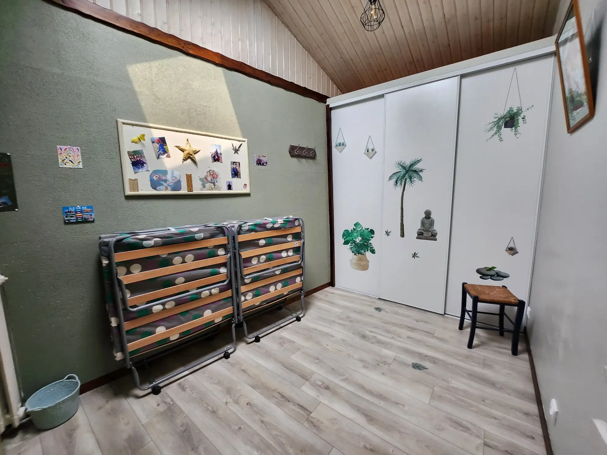 Charmante maison en pierre rénovée avec dépendances à Sainte-Jean-de-Beugné 