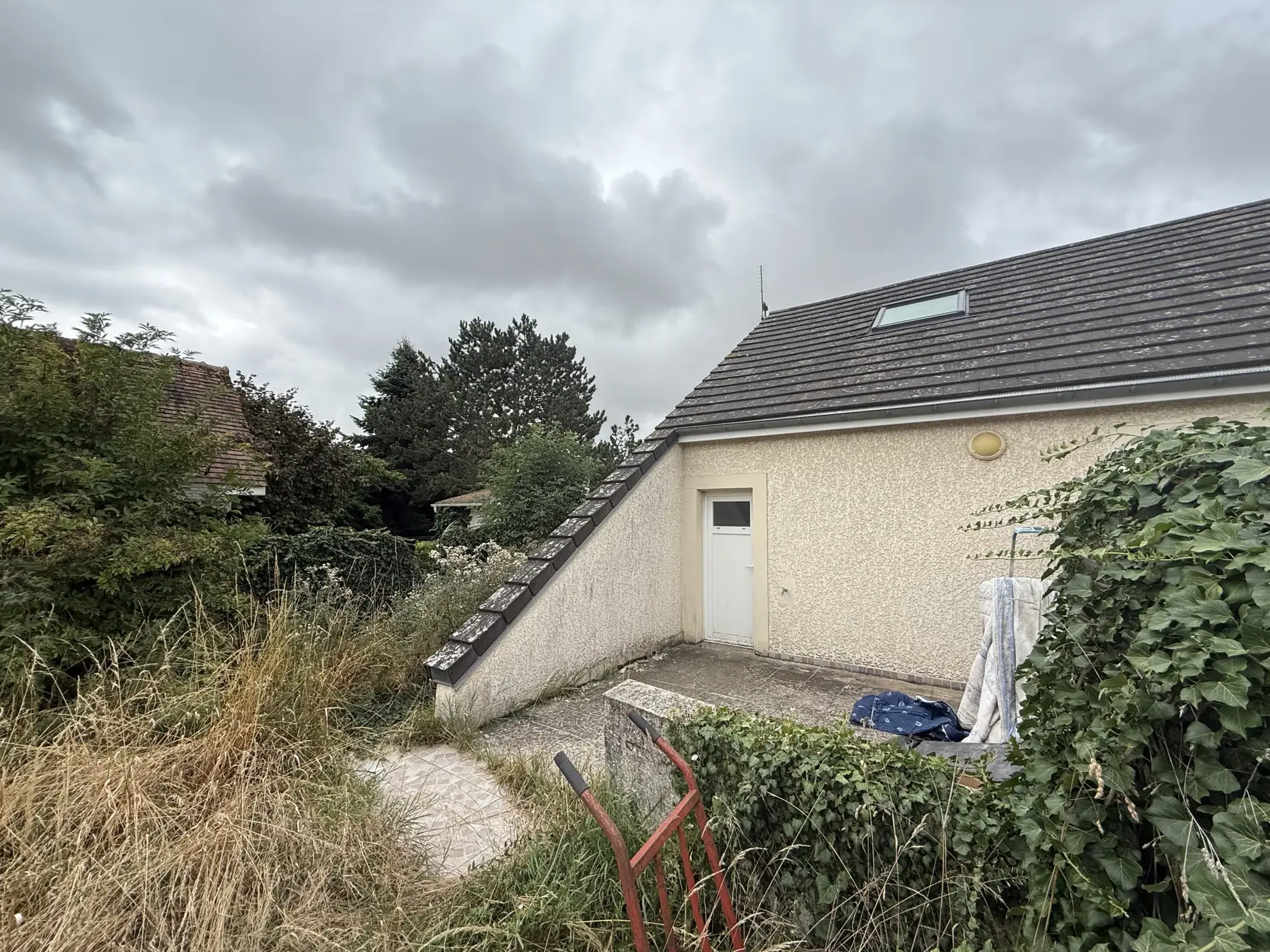 Studio à aménager avec jardin et parking à Boutervilliers, proche d'Étampes 