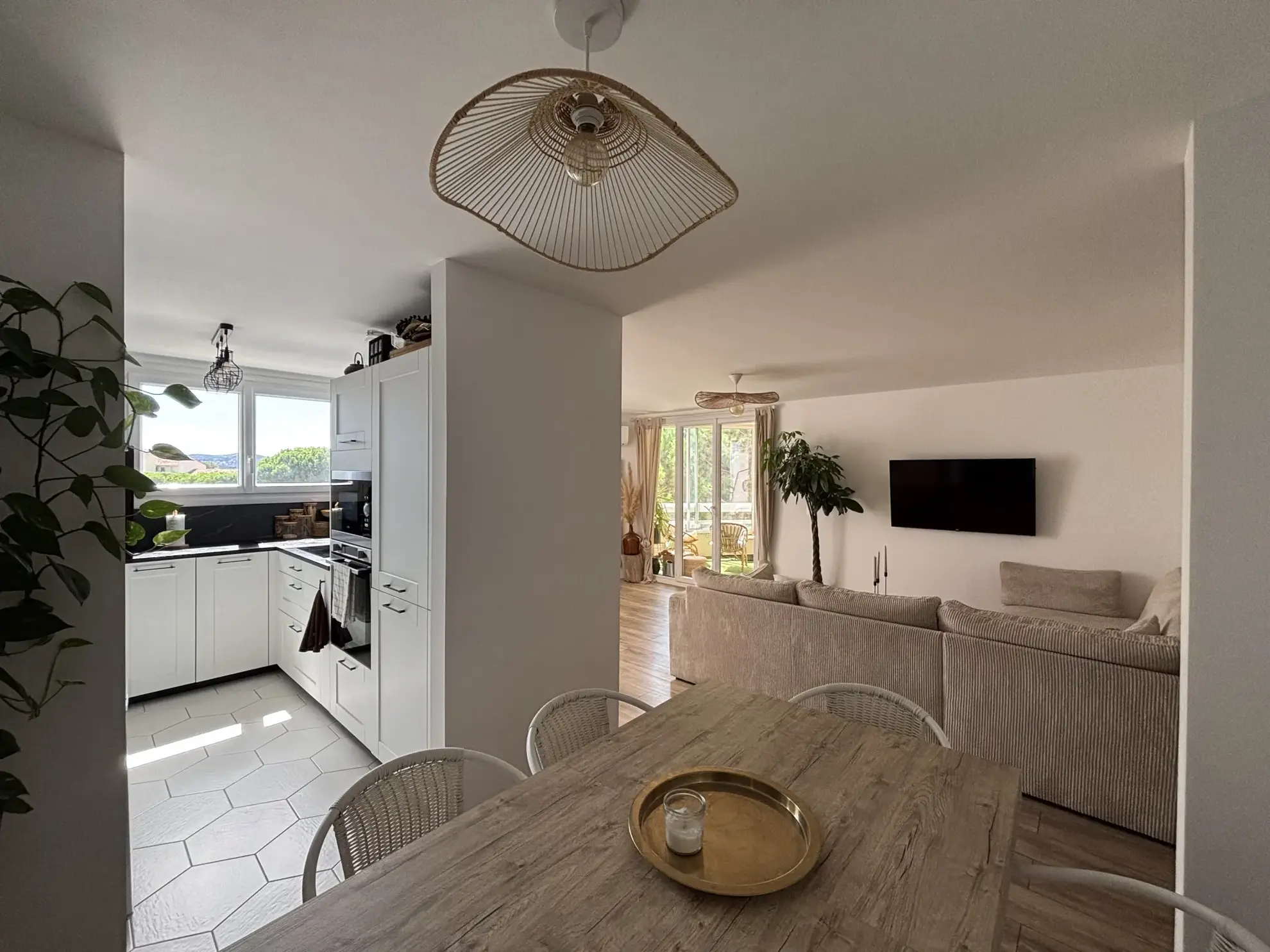 Appartement 3 pièces rénové avec loggia et piscine à Fréjus 