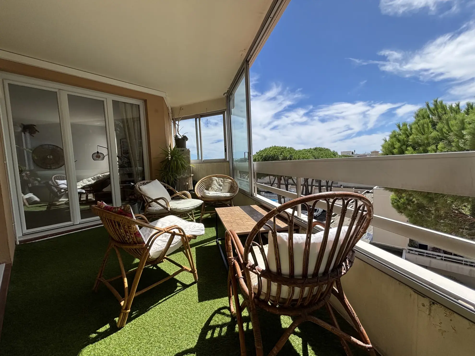 Appartement 3 pièces rénové avec loggia et piscine à Fréjus 