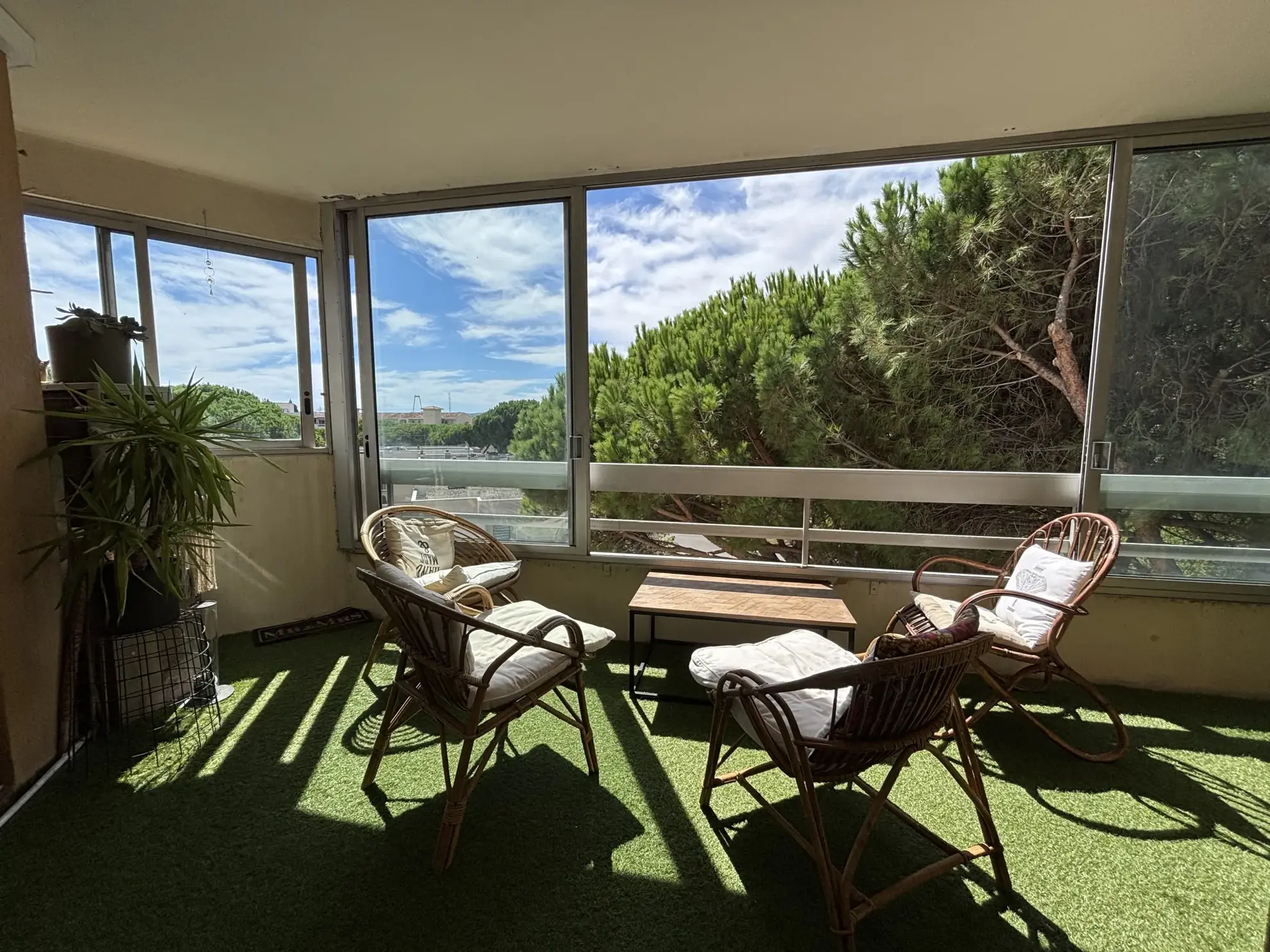 Appartement 3 pièces rénové avec loggia et piscine à Fréjus 