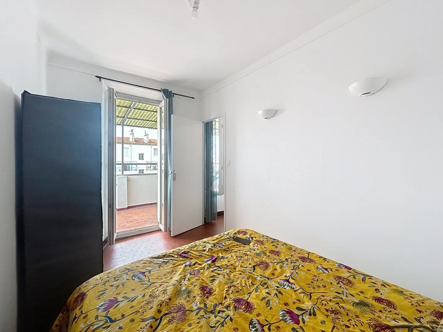 Studio rénové de 33m² à Marseille, idéal investissement locatif 