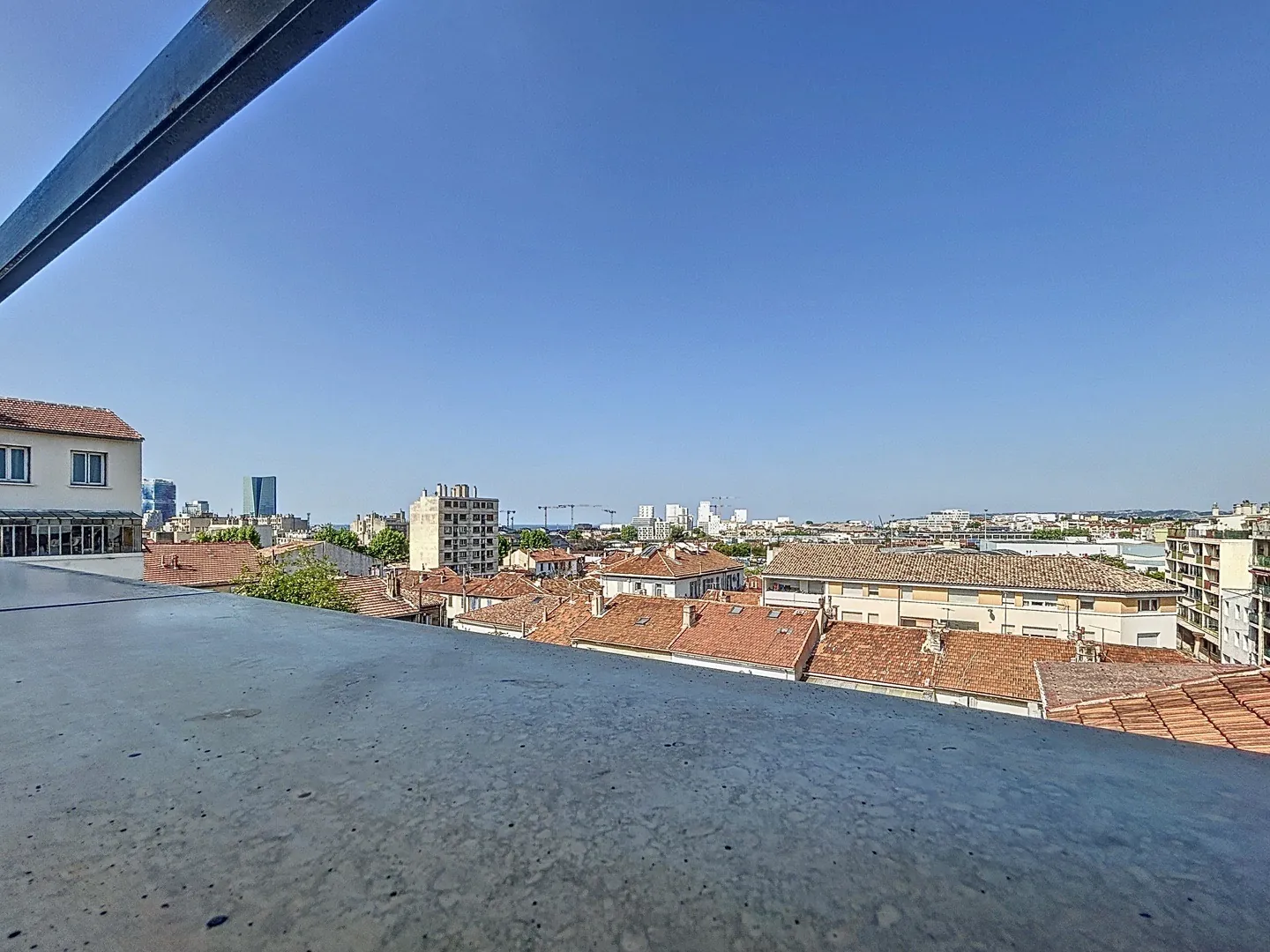 Studio rénové de 33m² à Marseille, idéal investissement locatif 