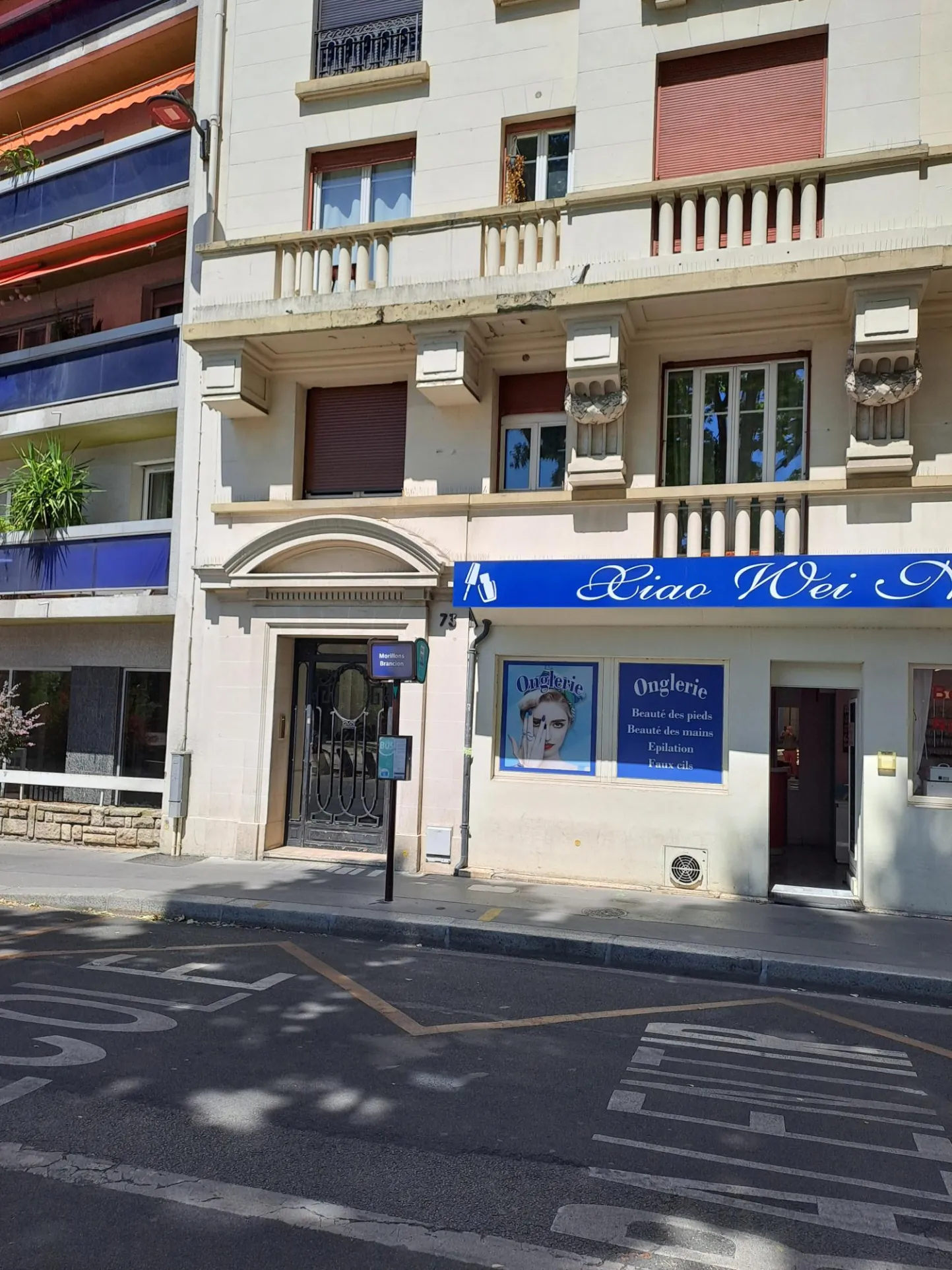 Studio de 11 m² à vendre à Paris 15e, emplacement idéal proche métros et commerces