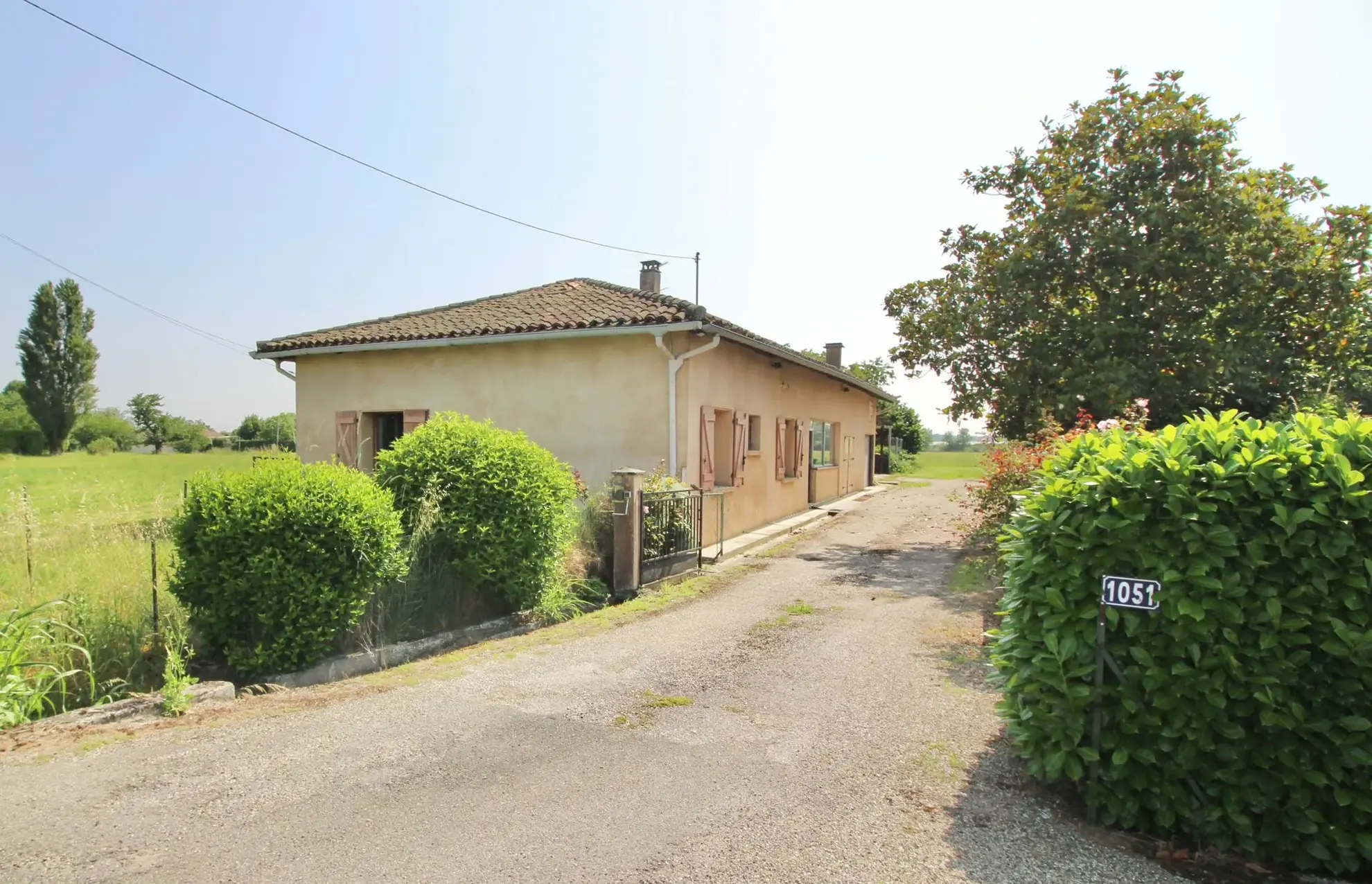 ferme ancienne à Montech avec 3 chambres et grand terrain de 18034m²