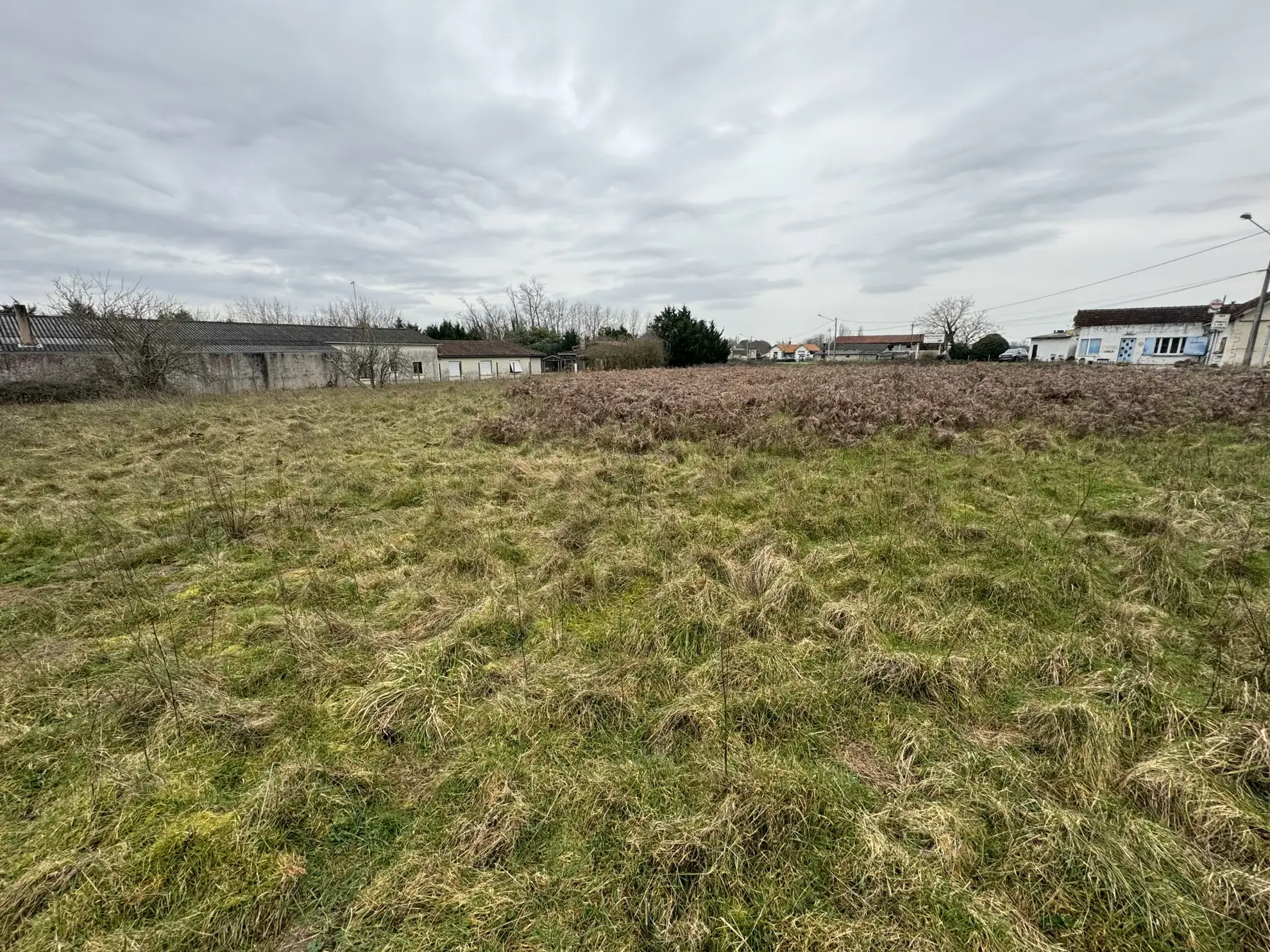 Terrain constructible de 5280 m² à Saint-Aubin-de-Blaye - Opportunité à saisir 
