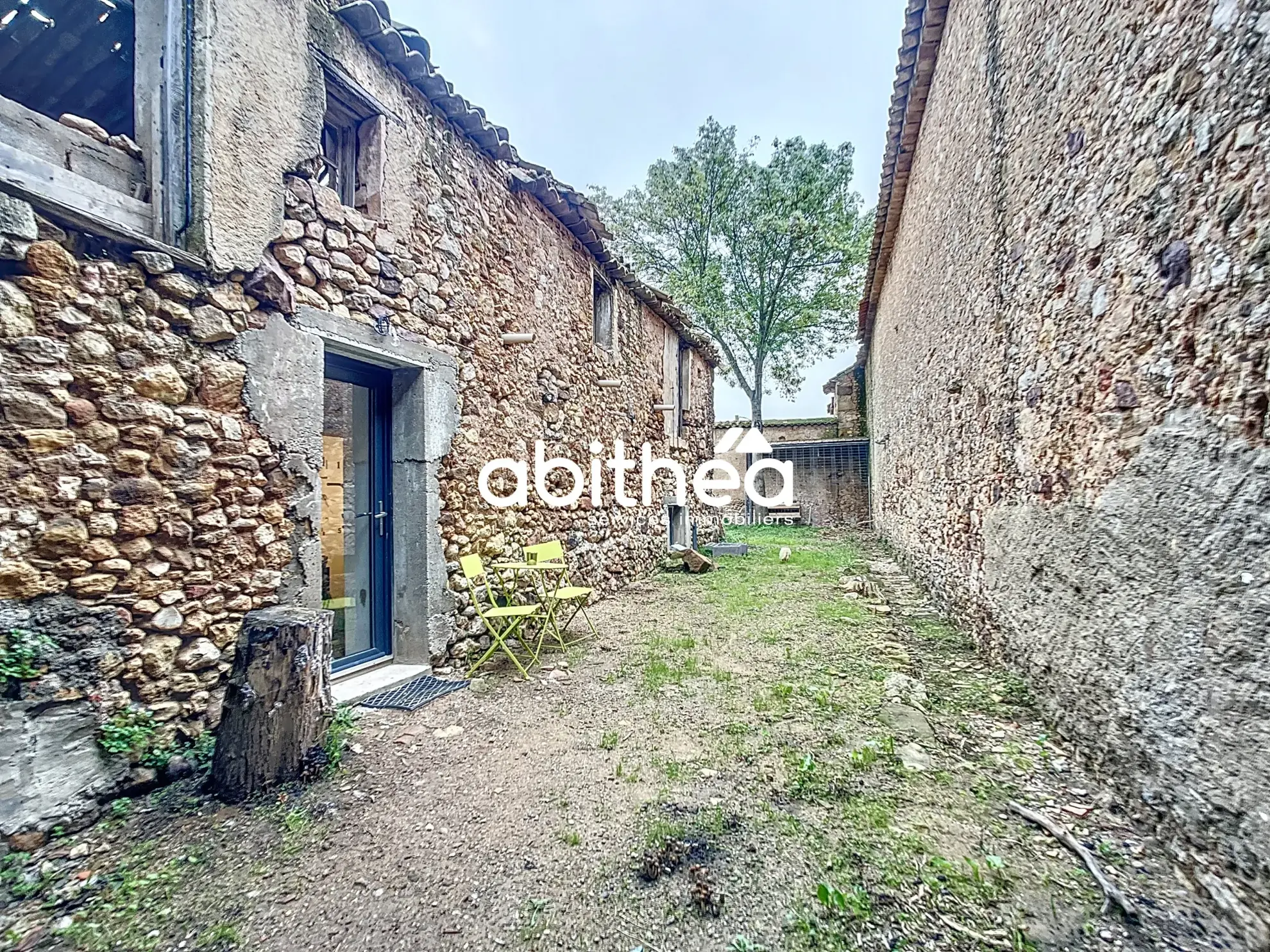 Bâtisse historique à rénover avec dépendance à Cruzy dans l'Hérault 